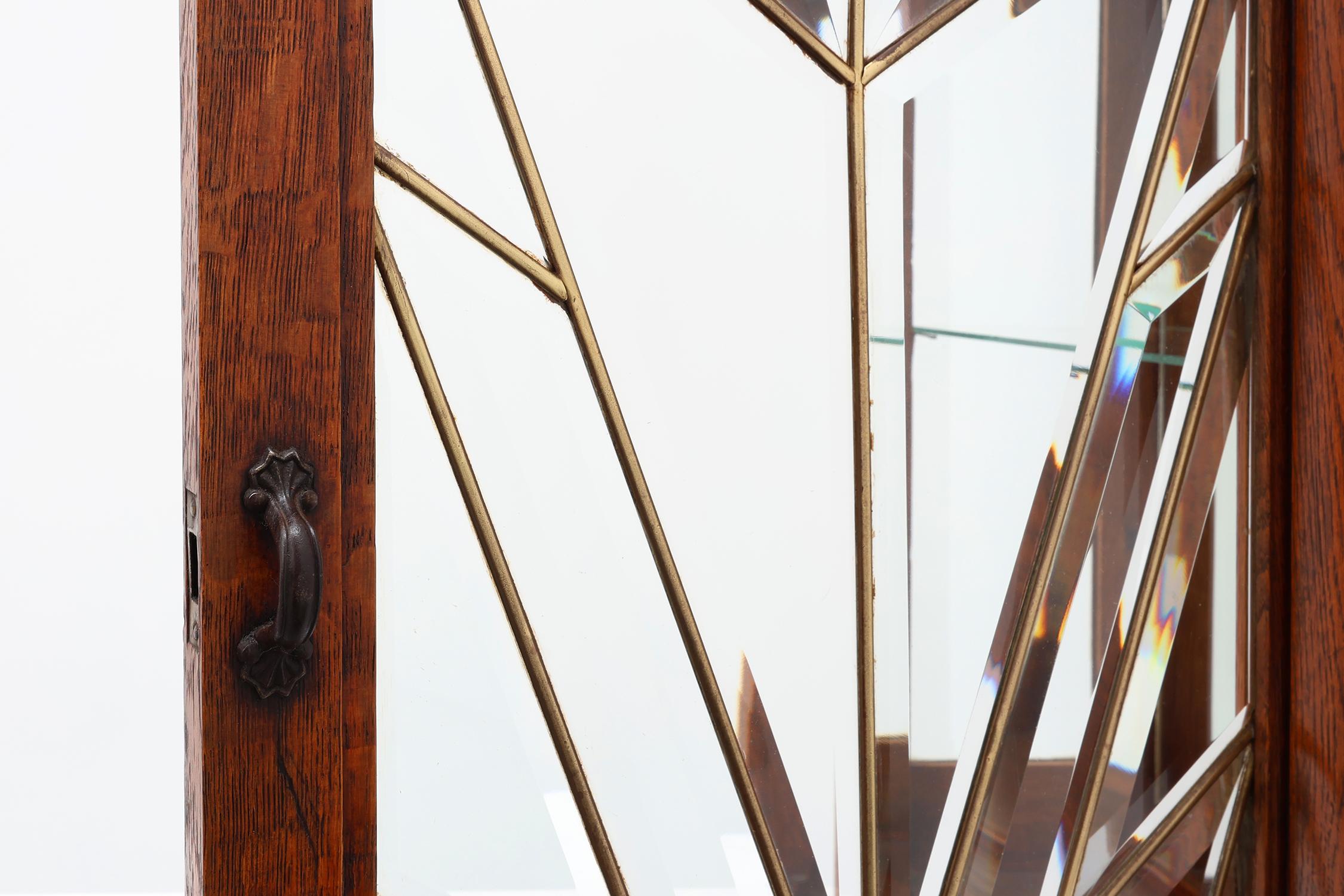 Mobile francese Art Déco in Oak con vetro smussato al piombo, 1920 ca. in vendita 4