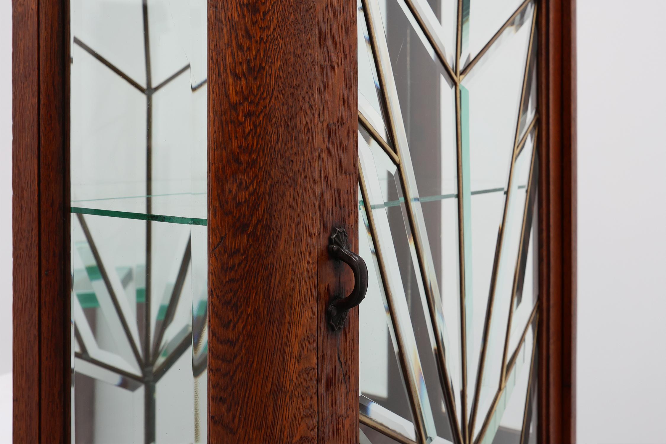 Mobile francese Art Déco in Oak con vetro smussato al piombo, 1920 ca. in vendita 8