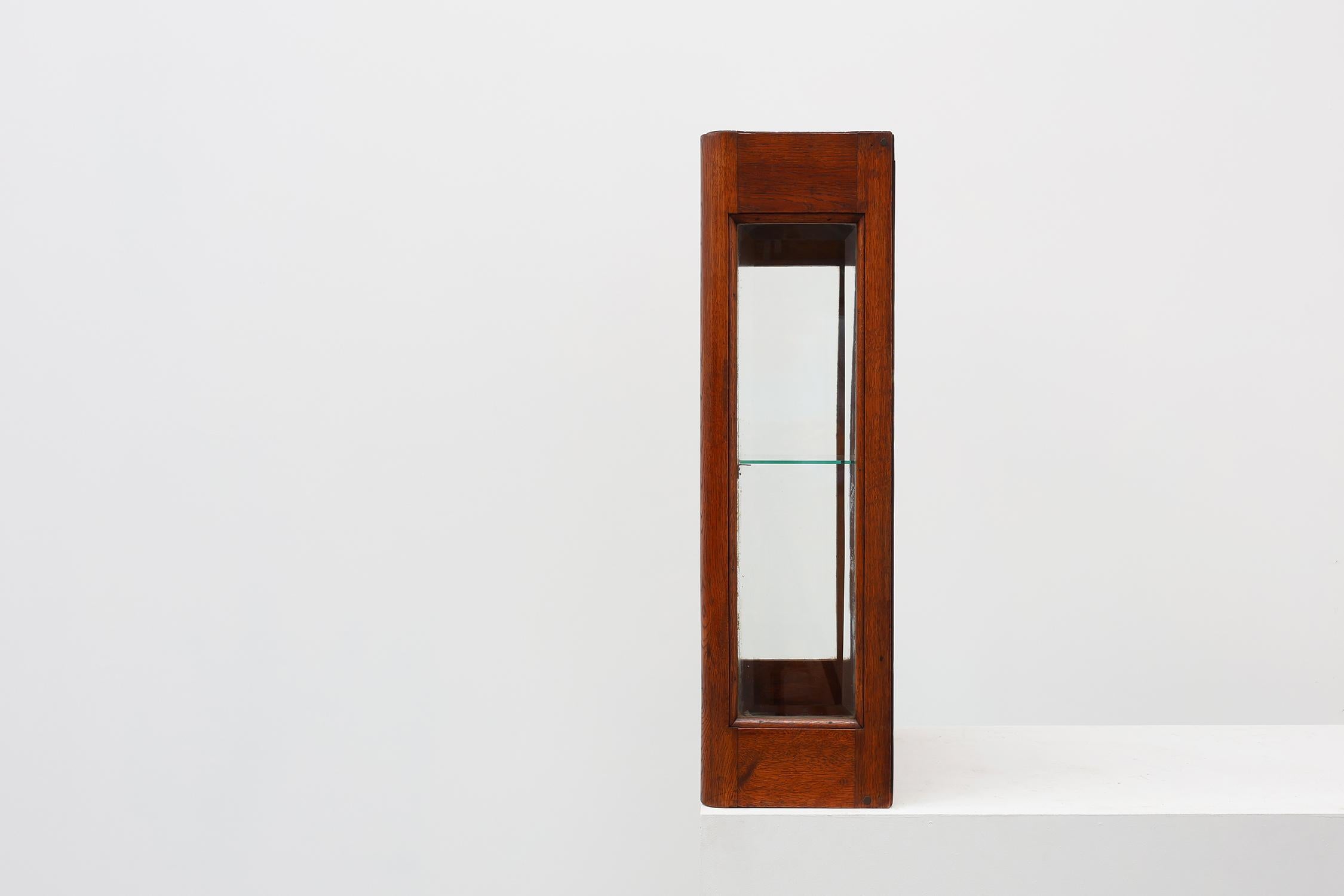 Mobile francese Art Déco in Oak con vetro smussato al piombo, 1920 ca. in vendita 9