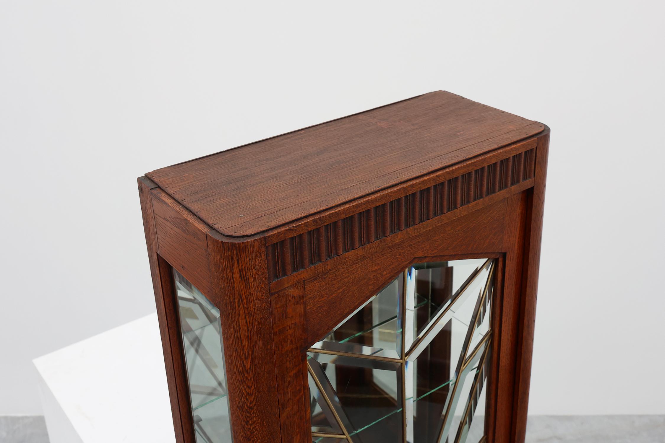 Mobile francese Art Déco in Oak con vetro smussato al piombo, 1920 ca. in vendita 11