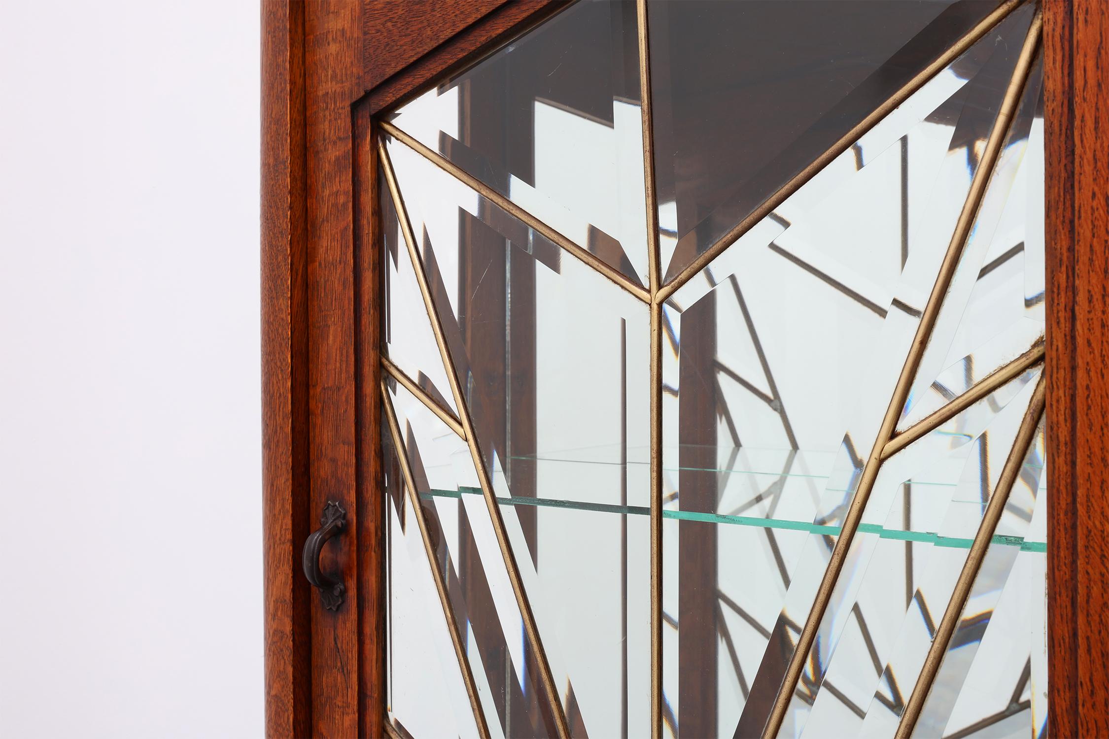 Mobile francese Art Déco in Oak con vetro smussato al piombo, 1920 ca. In condizioni buone in vendita a Meulebeke, BE