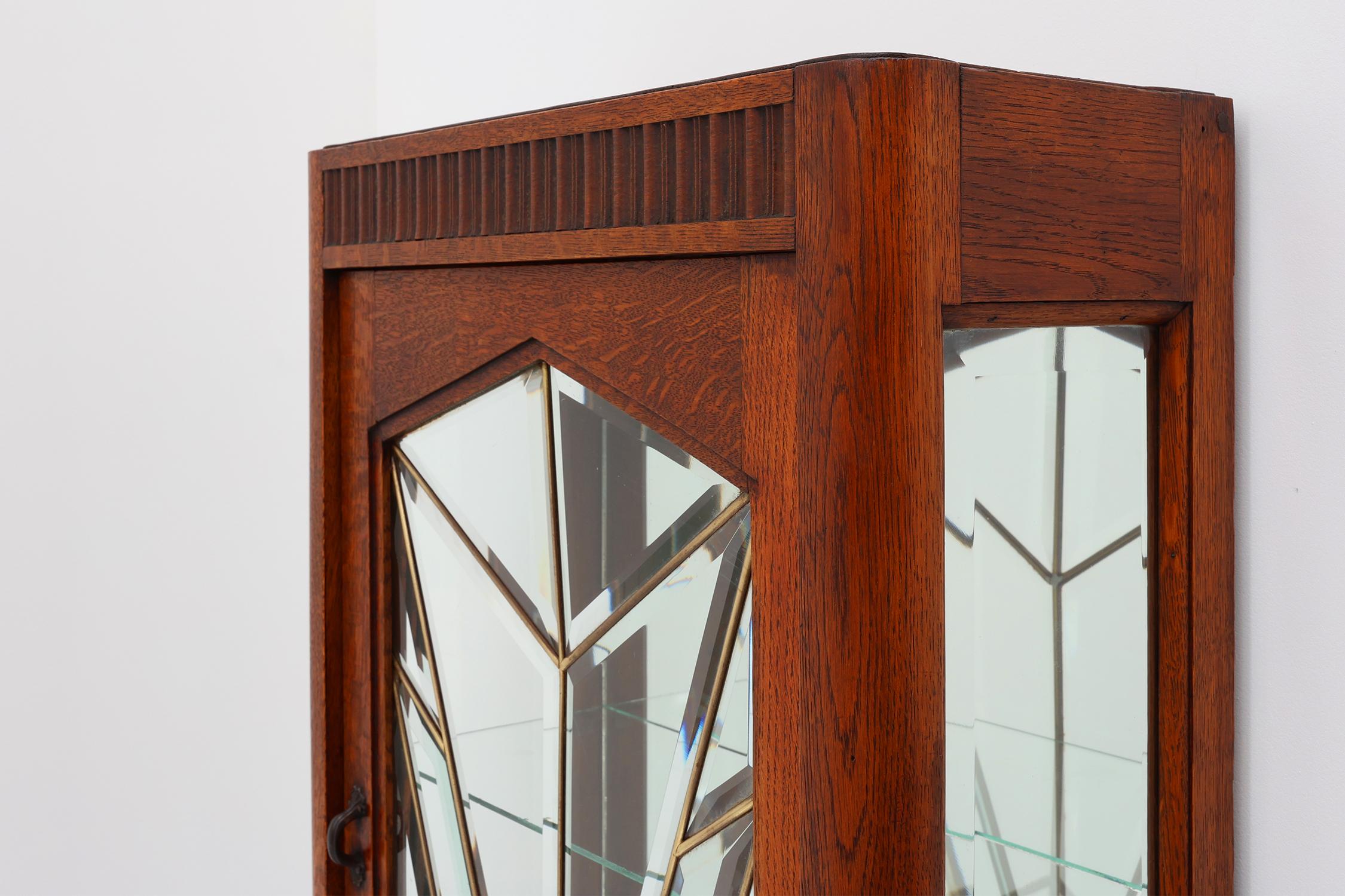 Vetro Mobile francese Art Déco in Oak con vetro smussato al piombo, 1920 ca. in vendita