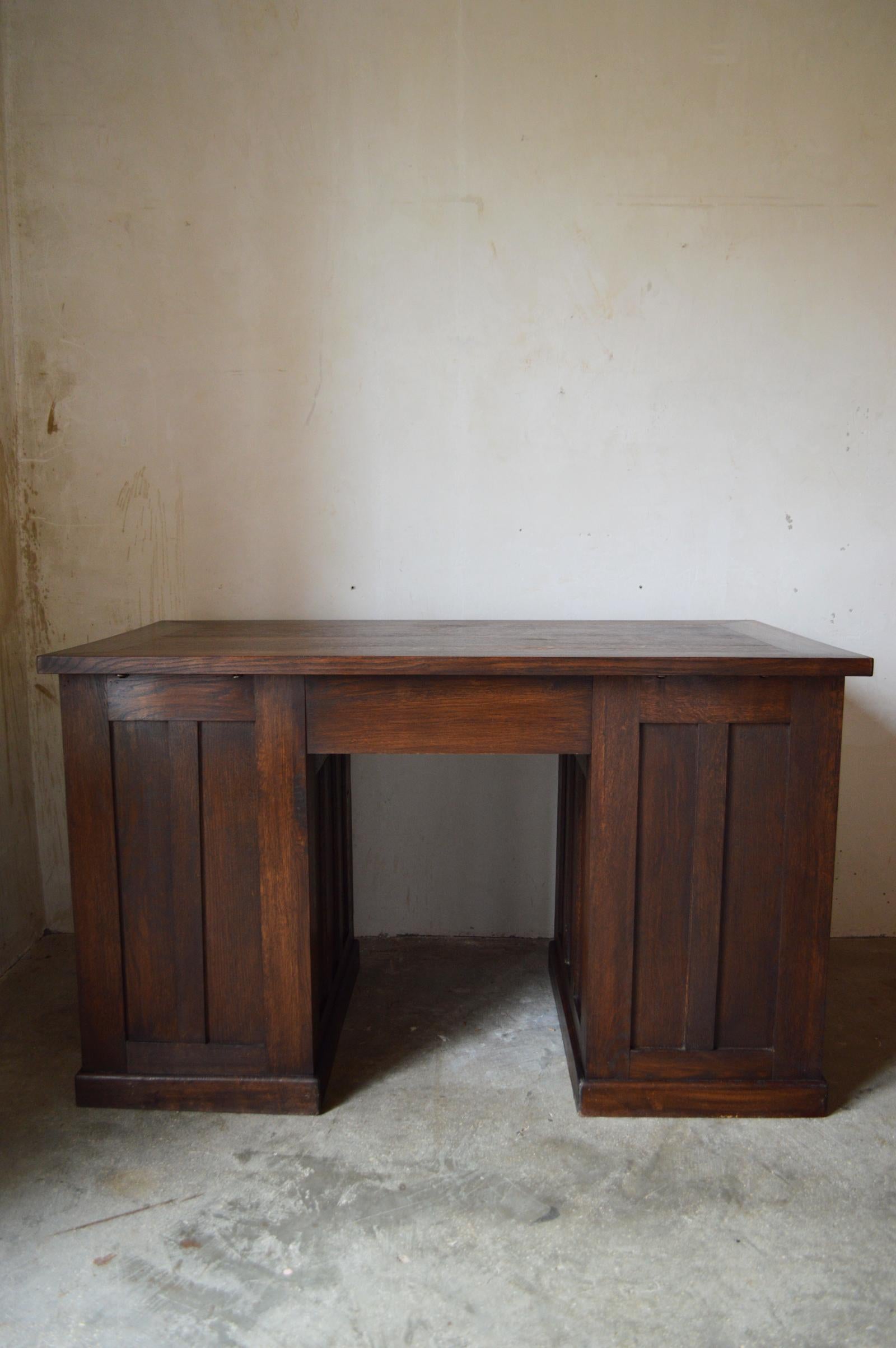 French Art Deco Oak Desk with a Unusual Closing System by Securitas, circa 1925 6