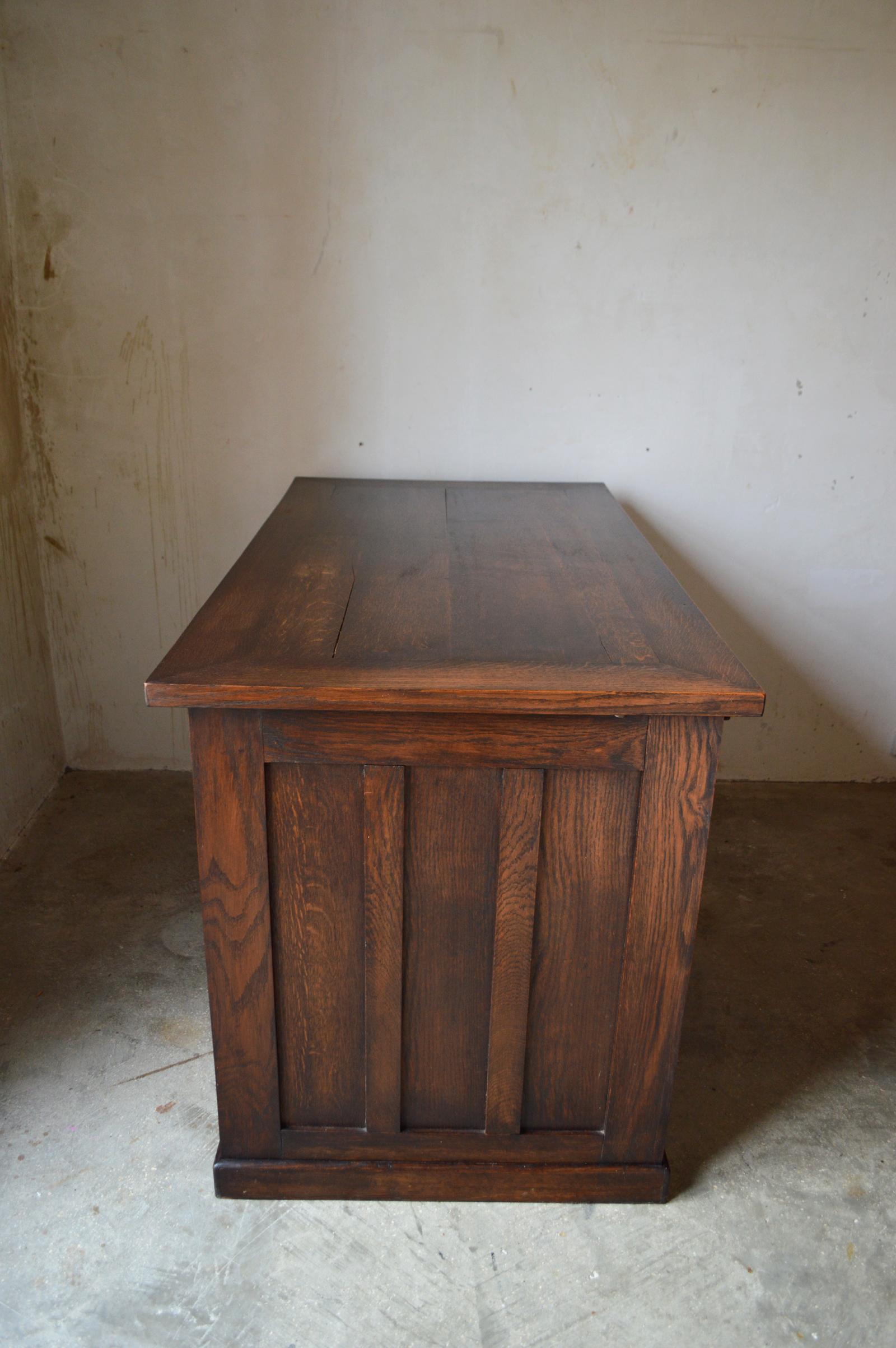 French Art Deco Oak Desk with a Unusual Closing System by Securitas, circa 1925 7