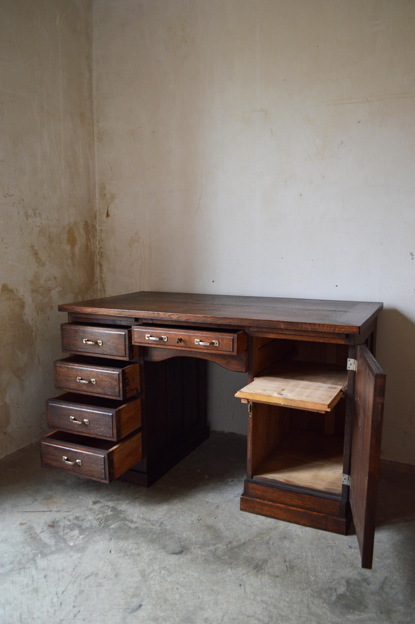 French Art Deco Oak Desk with a Unusual Closing System by Securitas, circa 1925 9