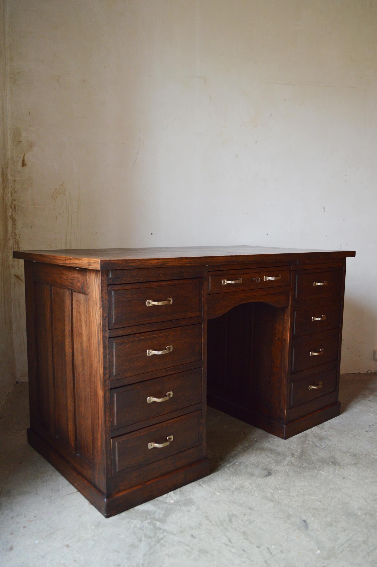 French Art Deco Oak Desk with a Unusual Closing System by Securitas, circa 1925 In Good Condition In L'Etang, FR