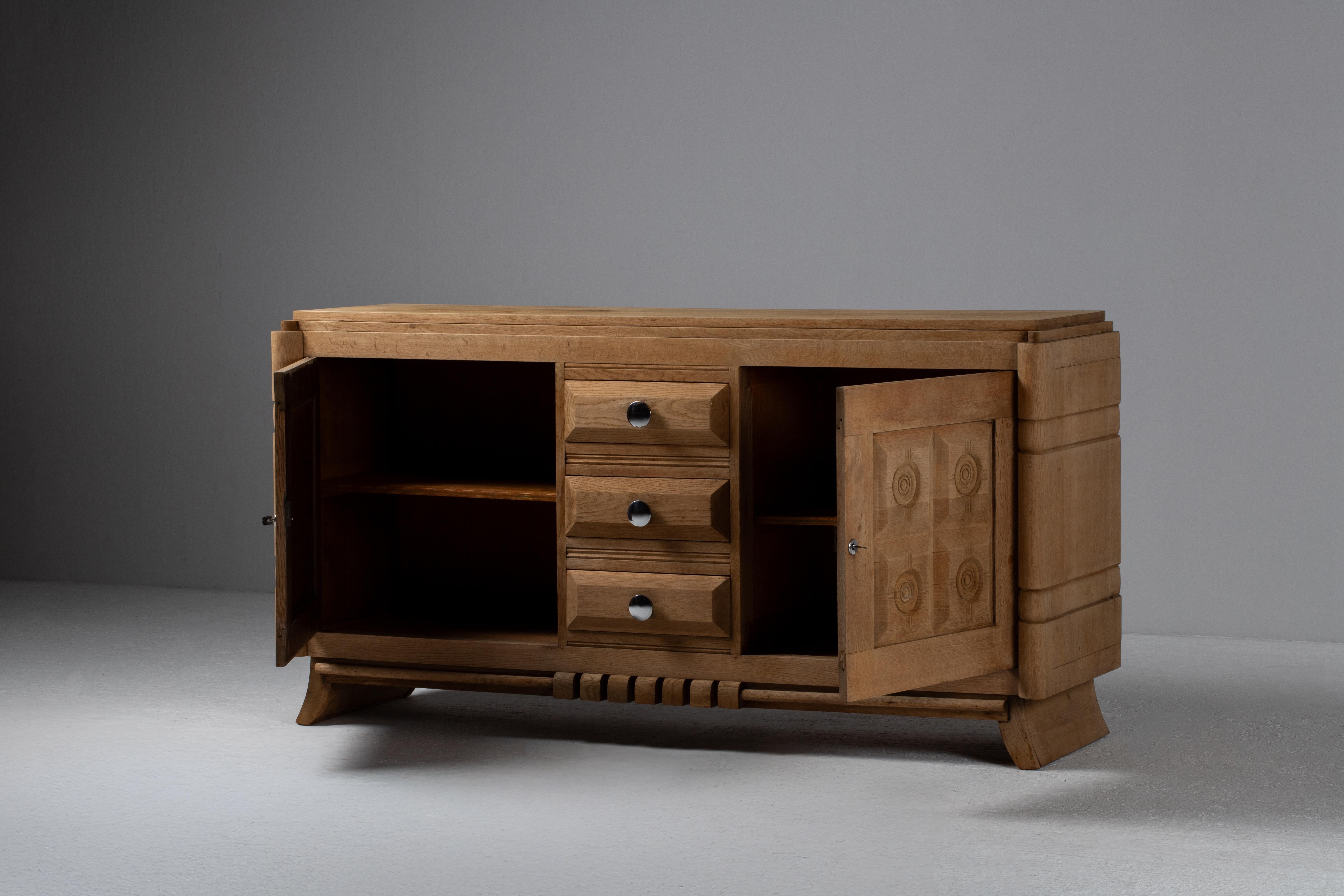 Français Buffet Art Déco français en chêne, années 1940