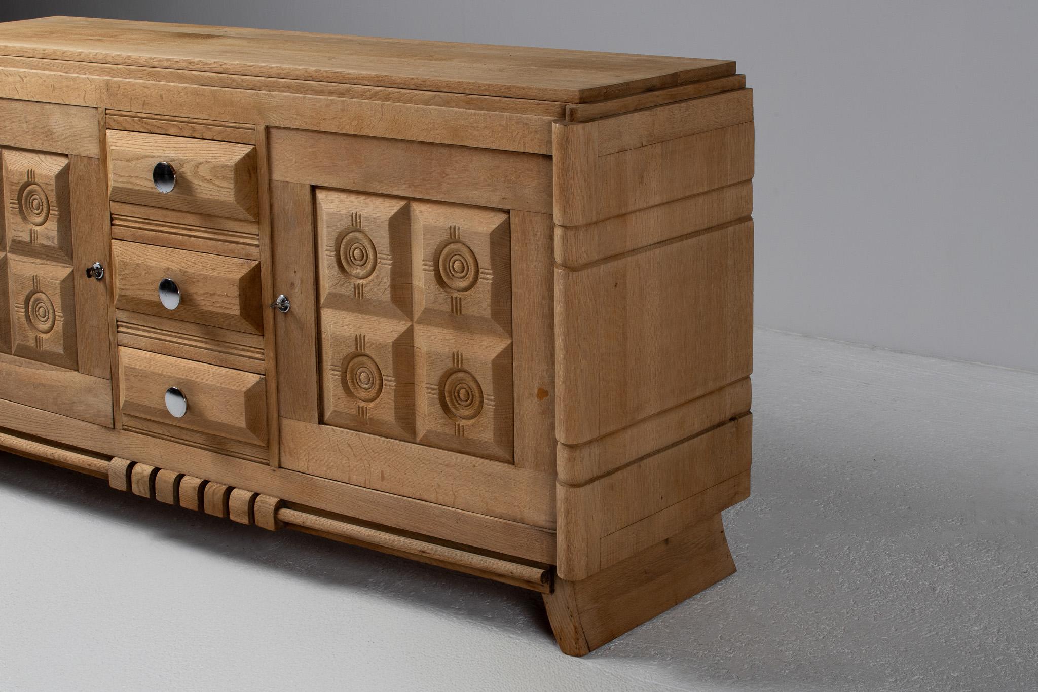 Chêne Buffet Art Déco français en chêne, années 1940