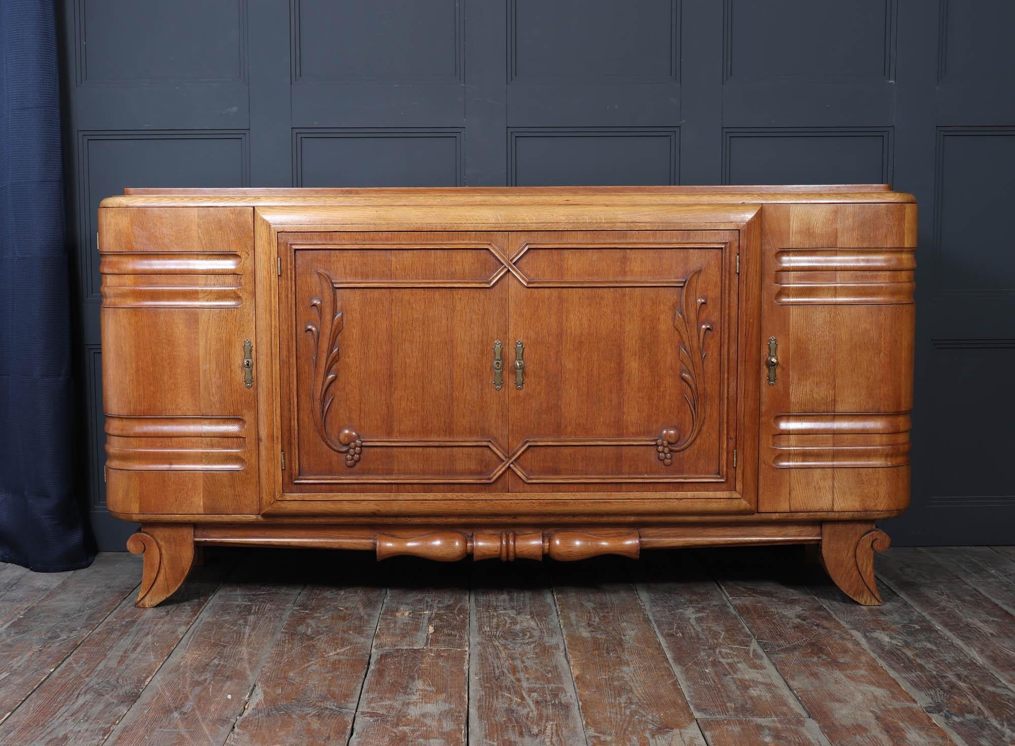 Francese French Art Deco Oak Sideboard with Carved Doors, circa 1930s in vendita