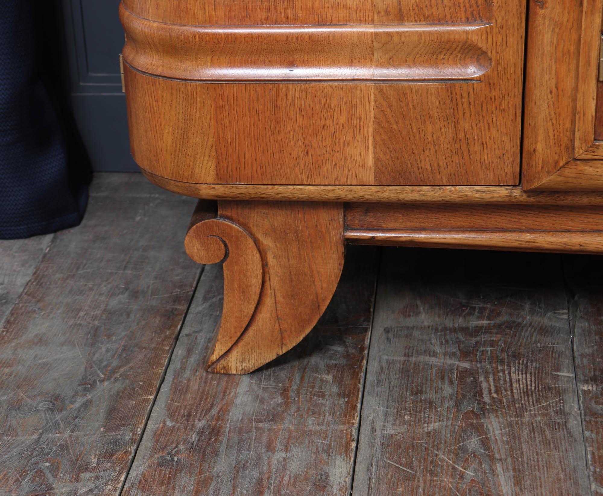 Quercia French Art Deco Oak Sideboard with Carved Doors, circa 1930s in vendita