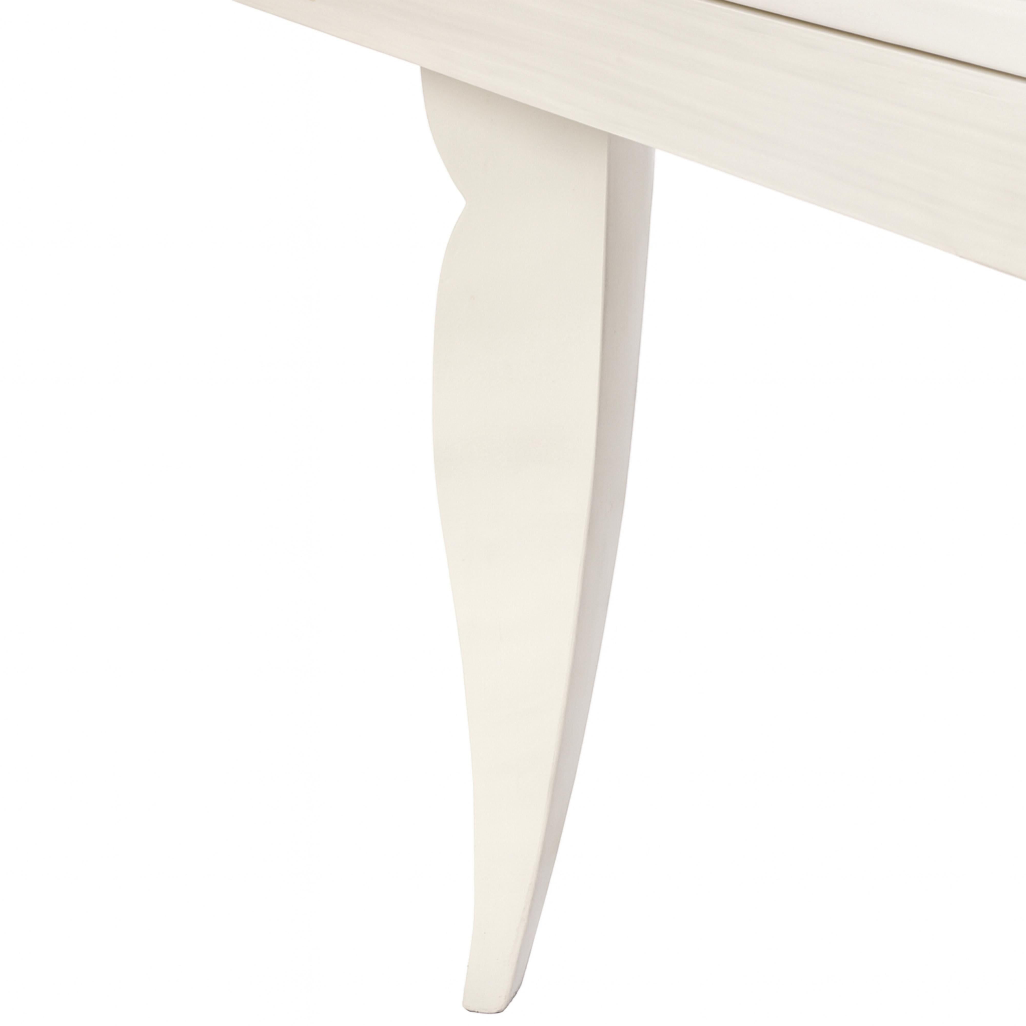 Cette superbe table de salle à manger en blanc cassé des années 1930, inspirée par le célèbre designer Jules Leleu, se caractérise par une fabrication exquise.
Deux rallonges amovibles permettent d'ajuster la taille de la table pour qu'elle réponde