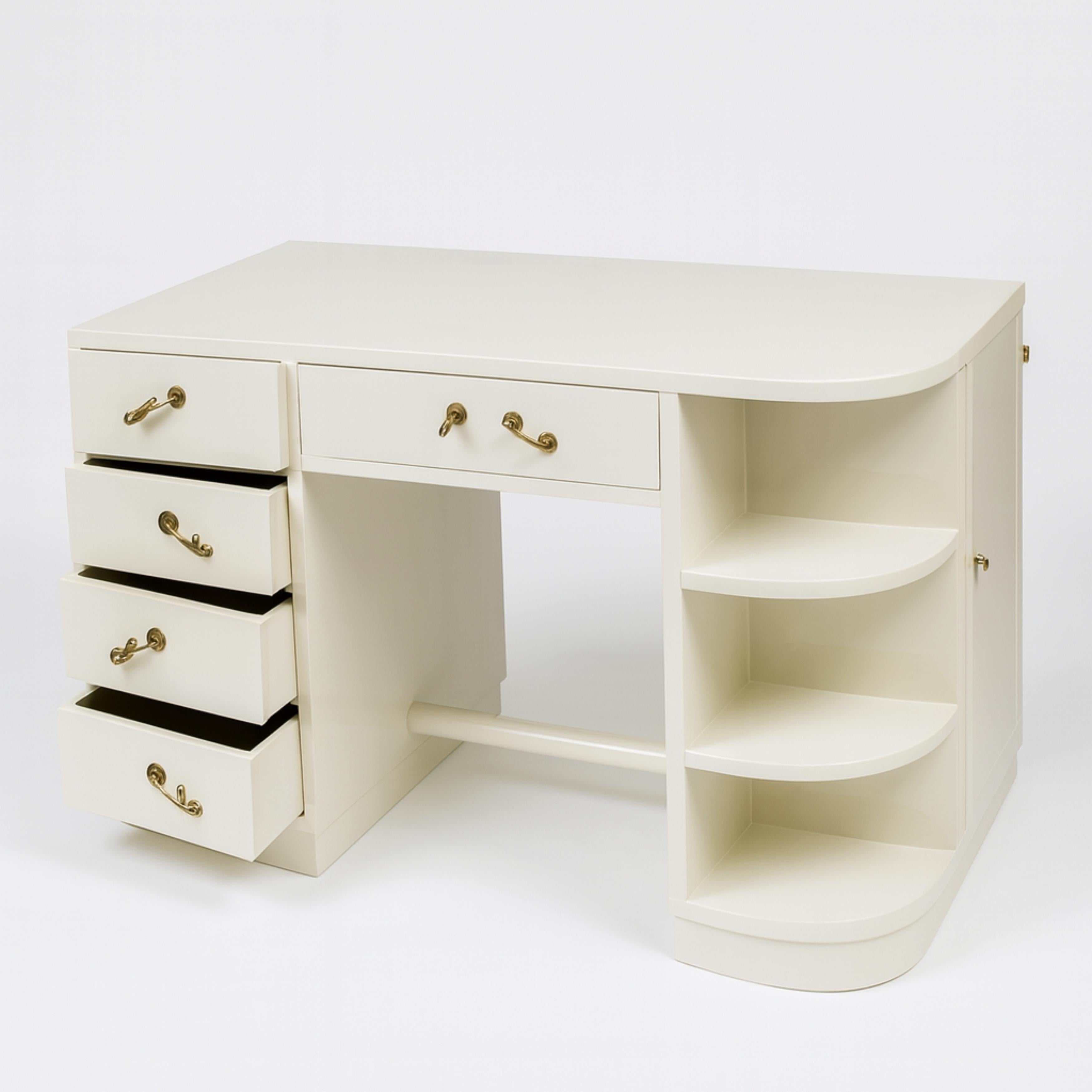 Art Déco Scrivania francese Art Deco in legno di noce laccato bianco sporco, 20° secolo in vendita