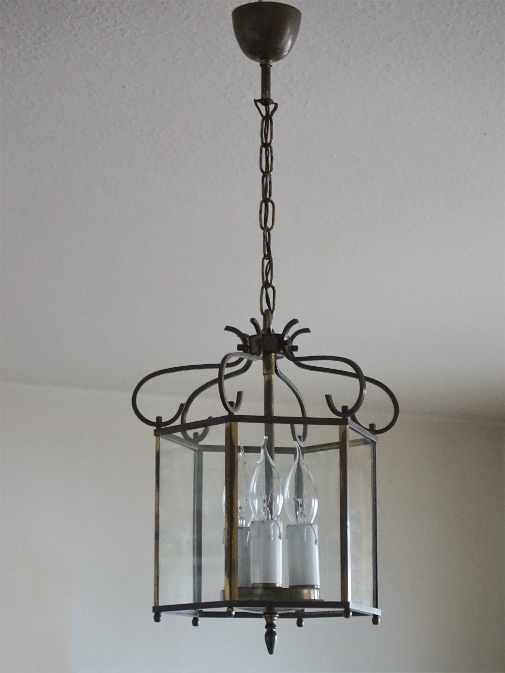 Lanterne à trois lumières Art déco française en laiton ancien et verre transparent, années 1930