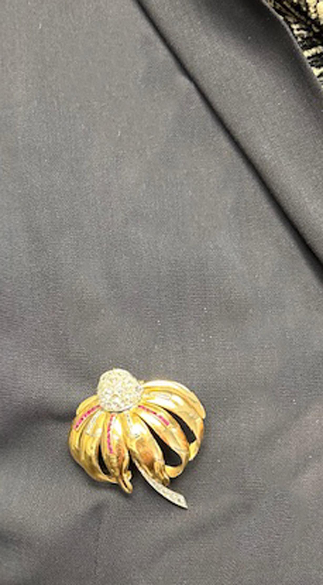 Women's or Men's French Art Deco Old Mine Diamond Ruby Platinum 18 Karat Gold Flower Brooch For Sale