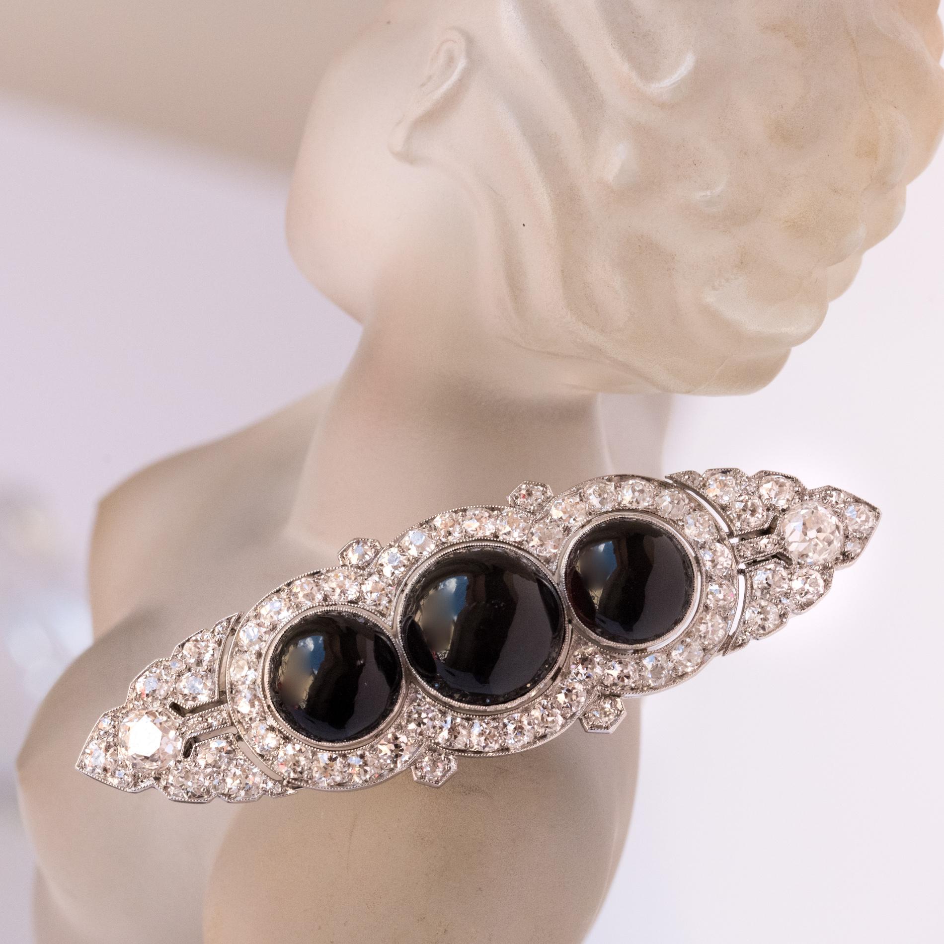 French Art Deco Onyx Diamond Platinum Brooch In New Condition In Poitiers, FR