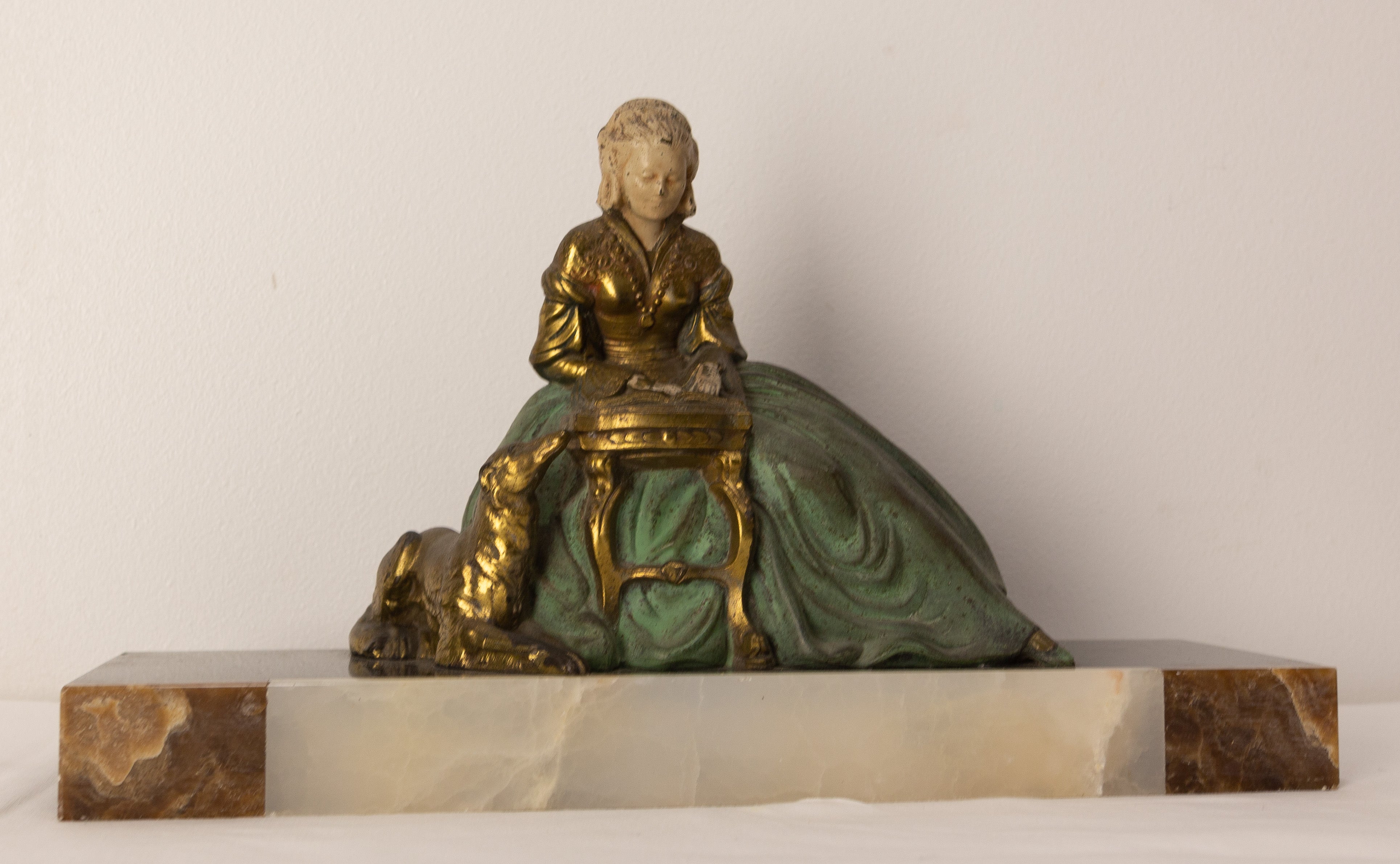 Polychromed French Art Deco Onyx & Polychrome Spelter Reading Woman with Dog, circa 1930 For Sale