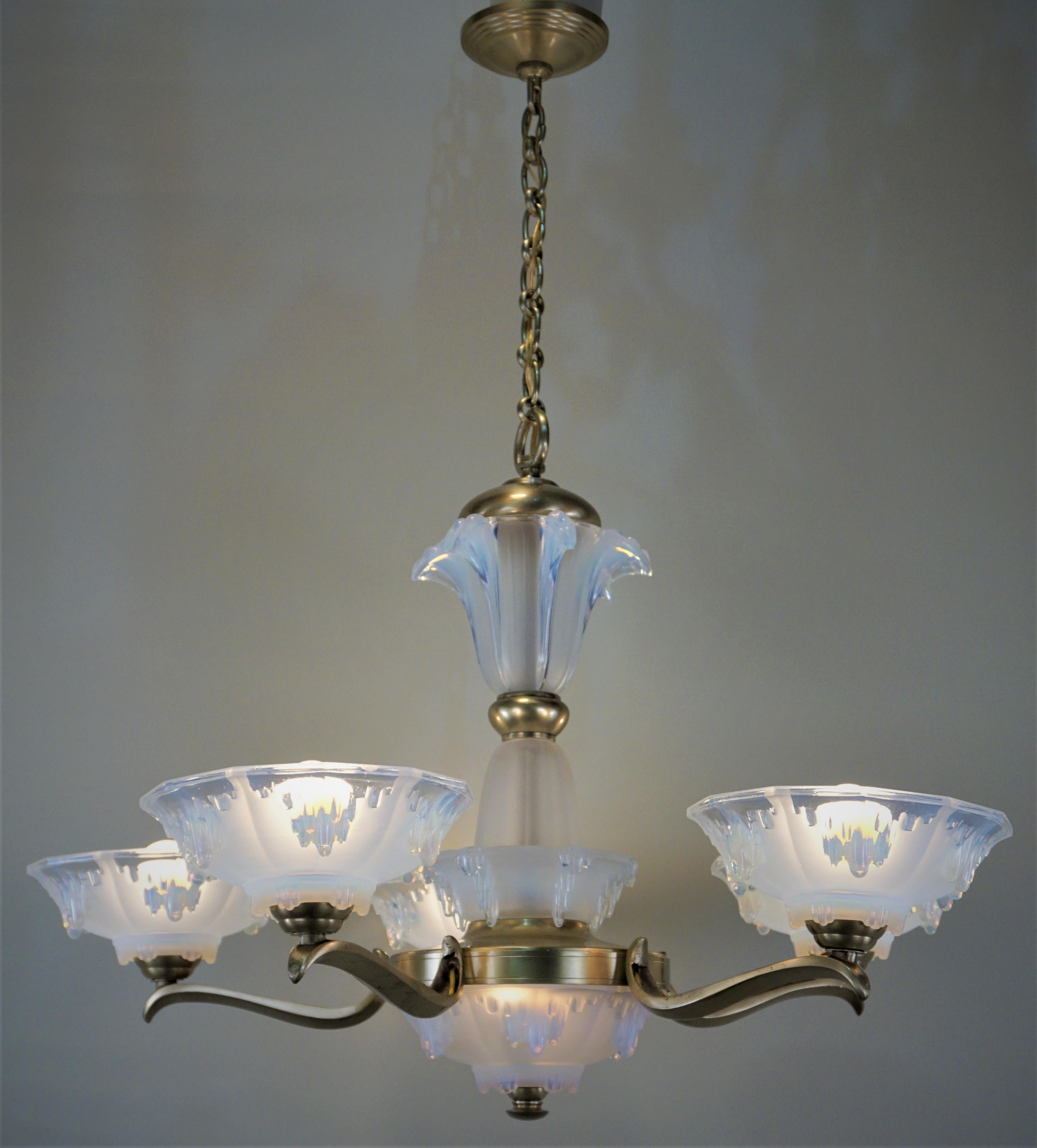 Elegant opalescent glass and bronze Art Deco chandelier by Ezan.