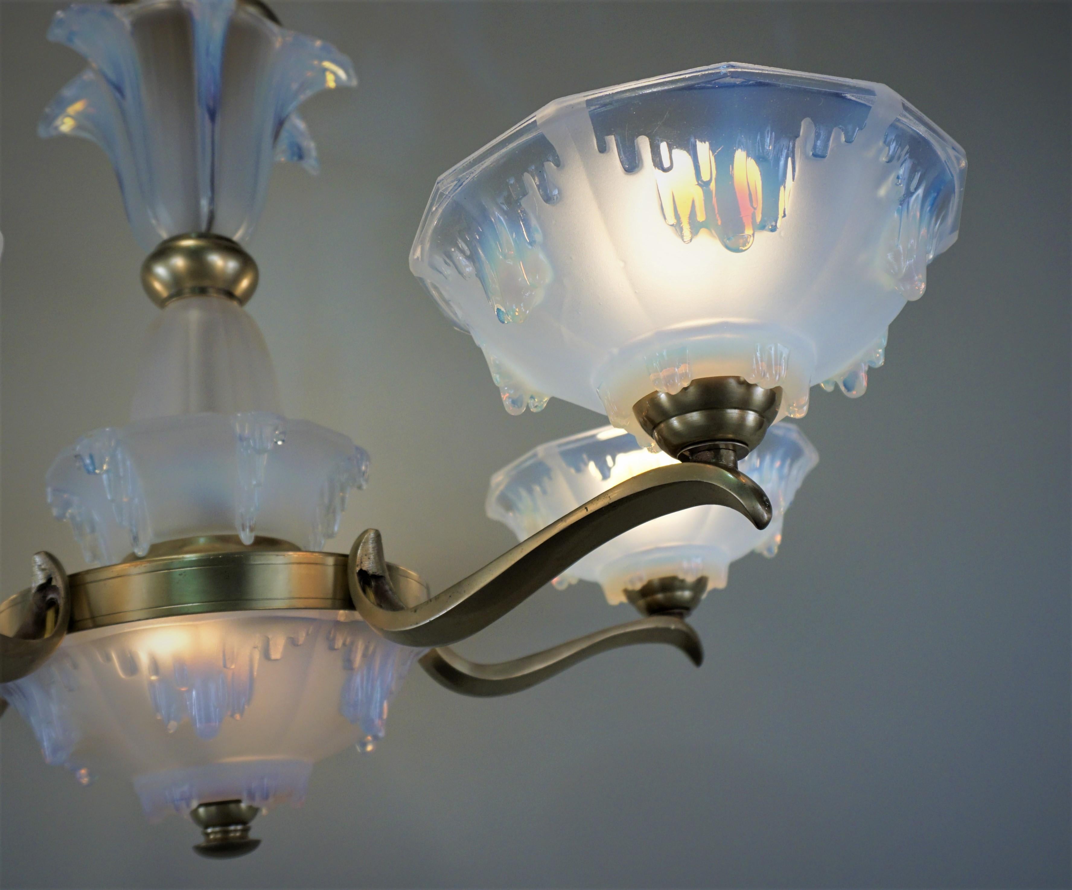 Mid-20th Century French Art Deco Opalescent Glass Chandelier by Ezan