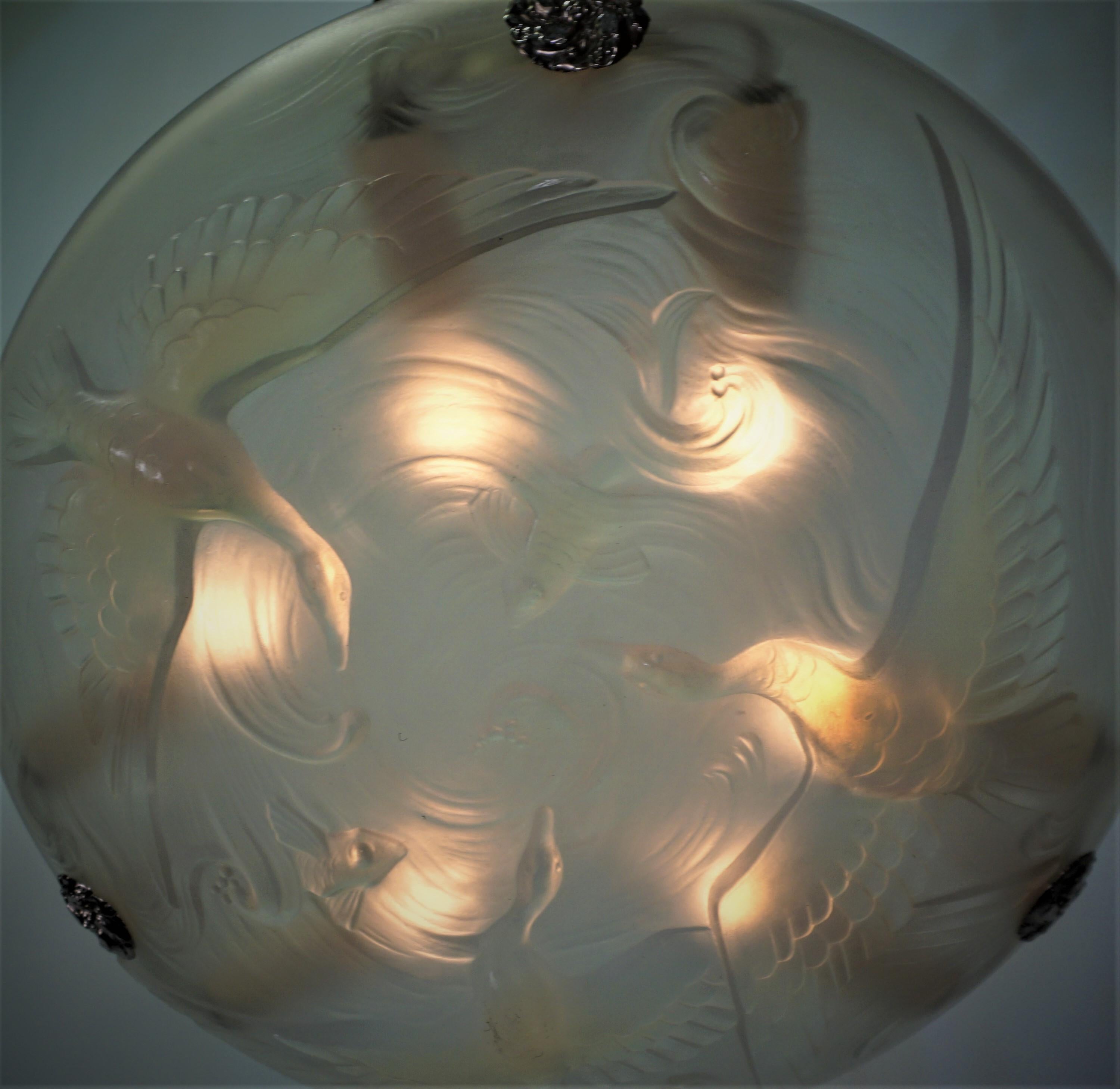 Lustre Art Déco français en verre opalescent de Verlys Kingfisher Design en vente 1