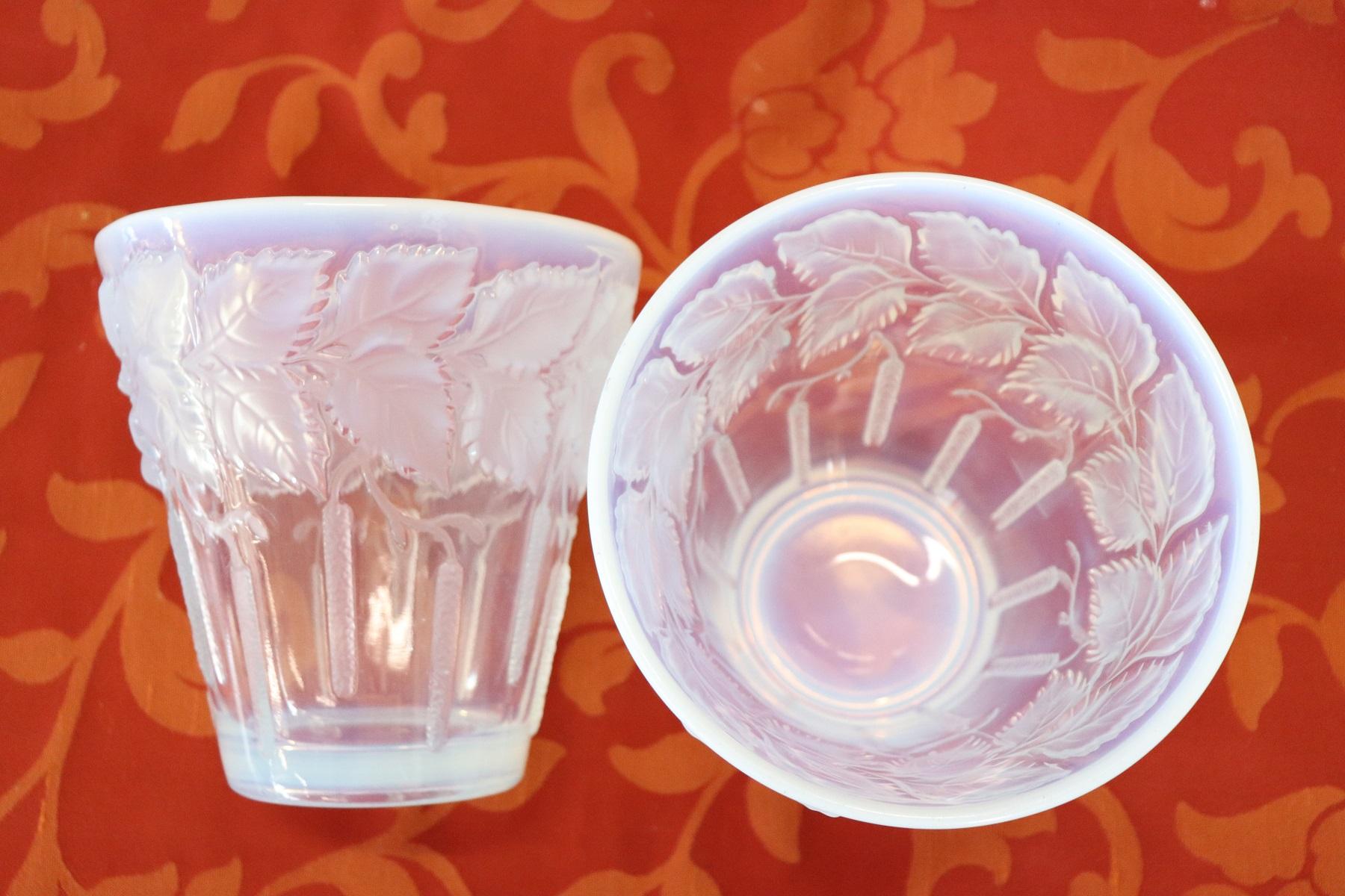 French Art Deco Opalescent Glass Pair of Vases In Excellent Condition In Casale Monferrato, IT