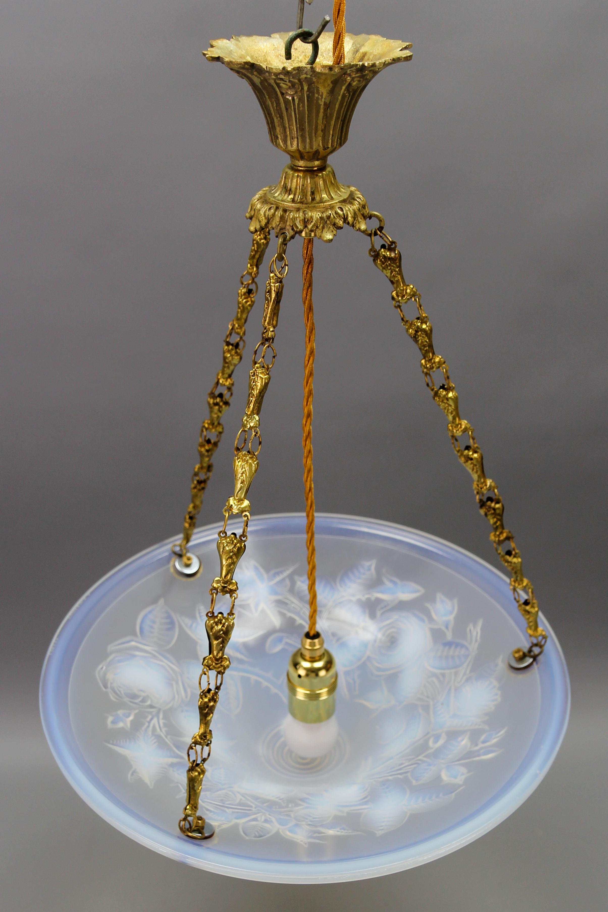 French Art Deco Opalescent Glass Pendant Light Roses by Pierre Maynadier  For Sale 6