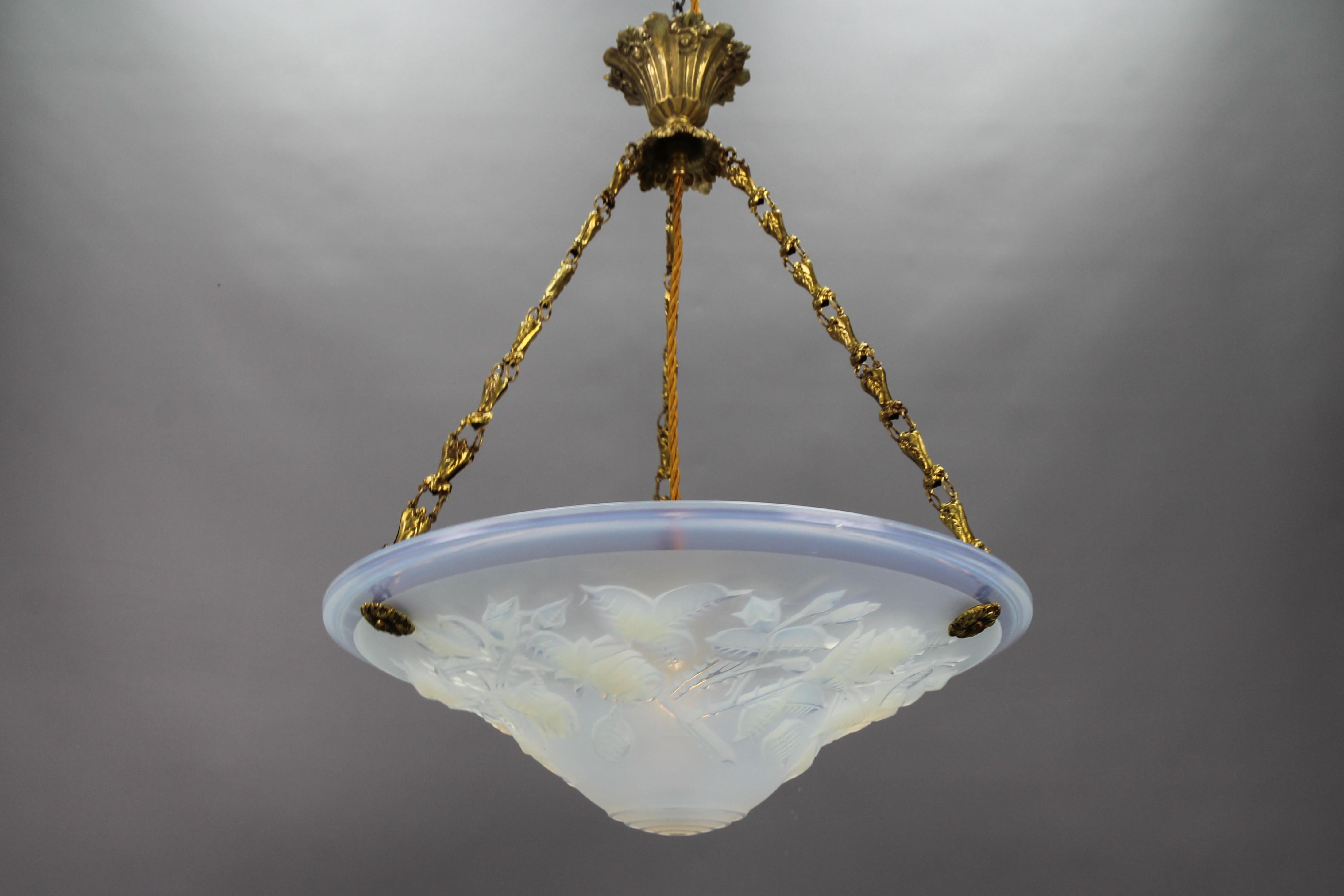 French Art Deco Opalescent Glass Pendant Light Roses by Pierre Maynadier  For Sale 3