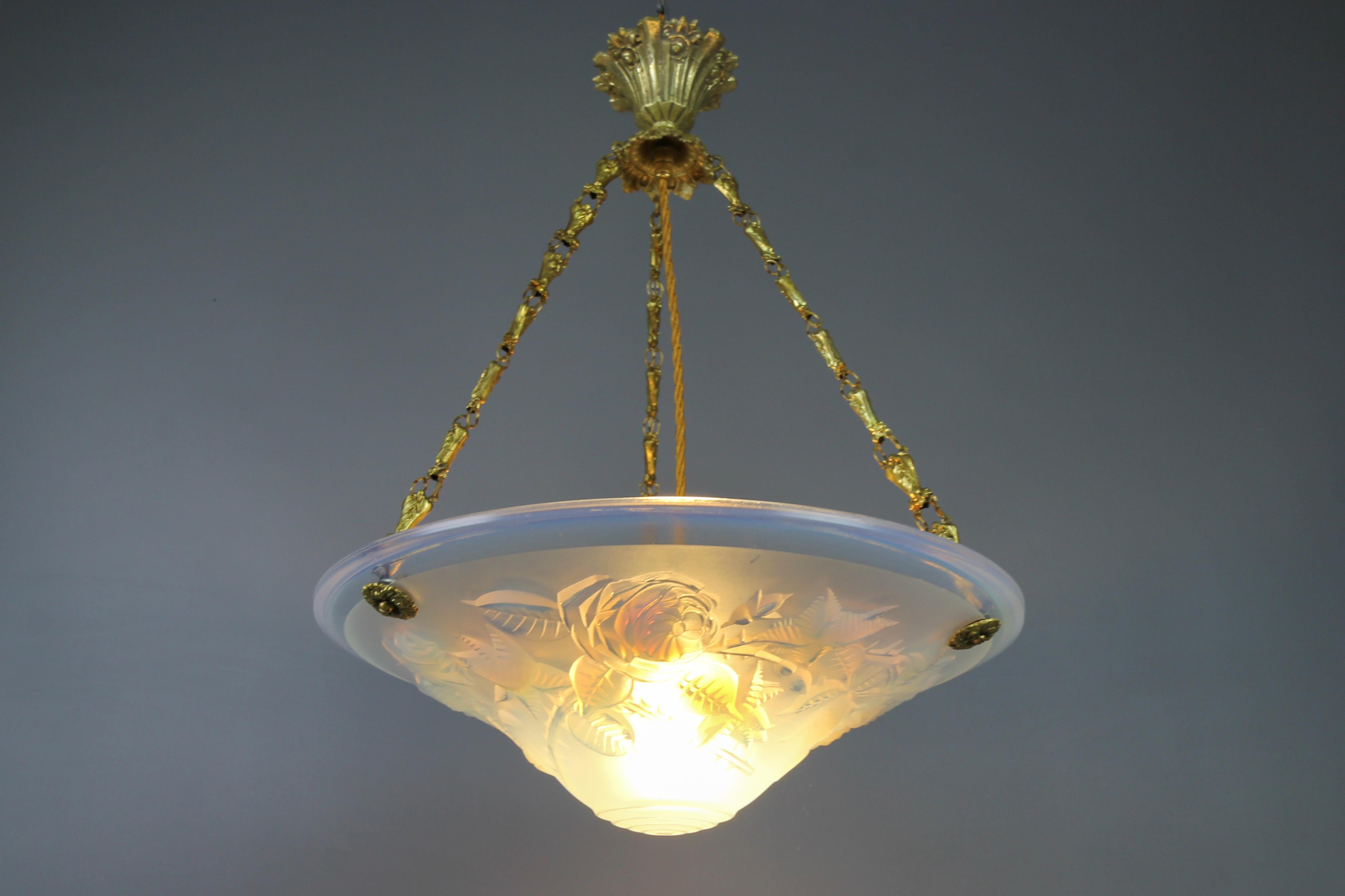 French Art Deco Opalescent Glass Pendant Light Roses by Pierre Maynadier  For Sale 4
