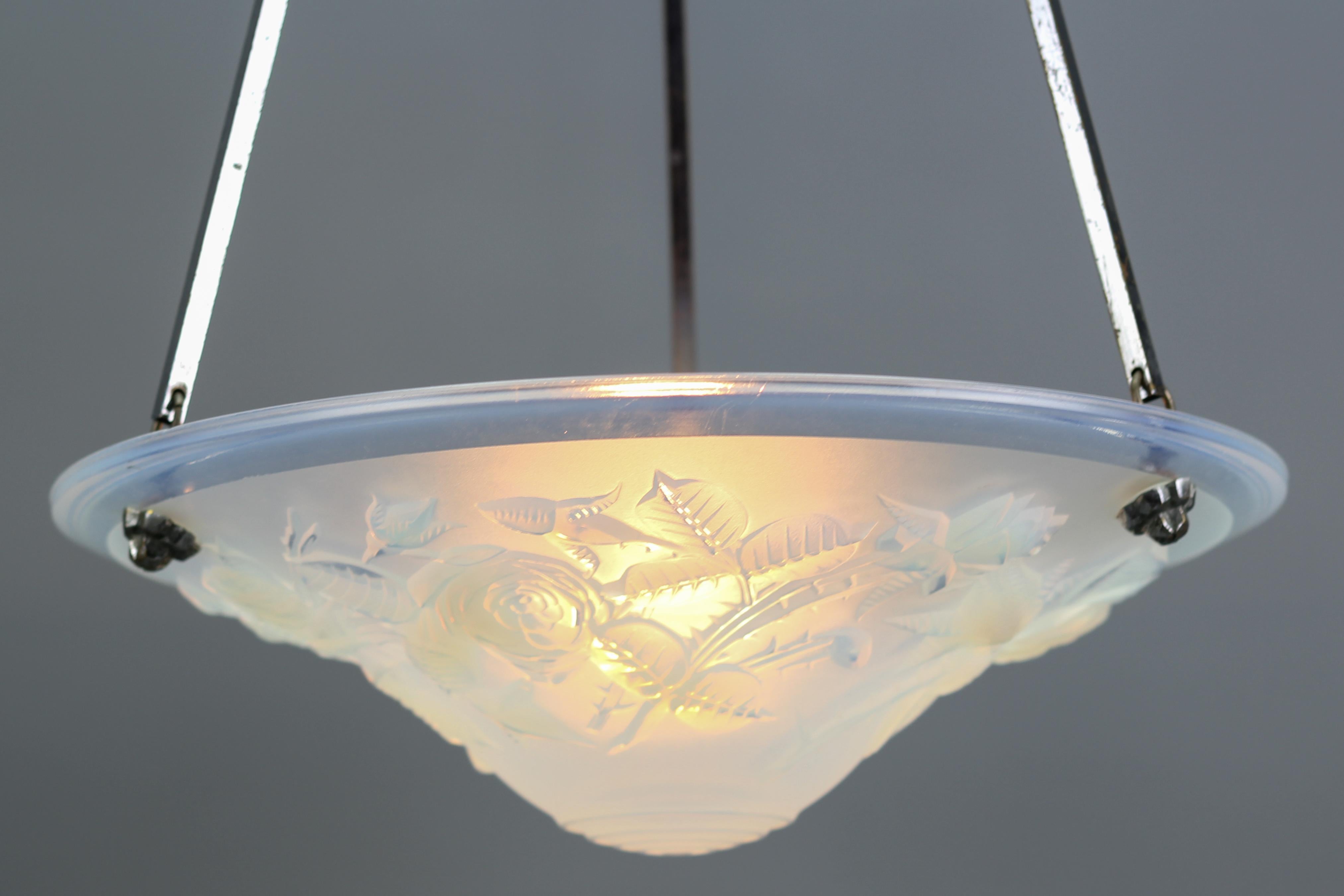 Early 20th Century French Art Deco Opalescent Glass Pendant Light with Roses by Pierre Maynadier 