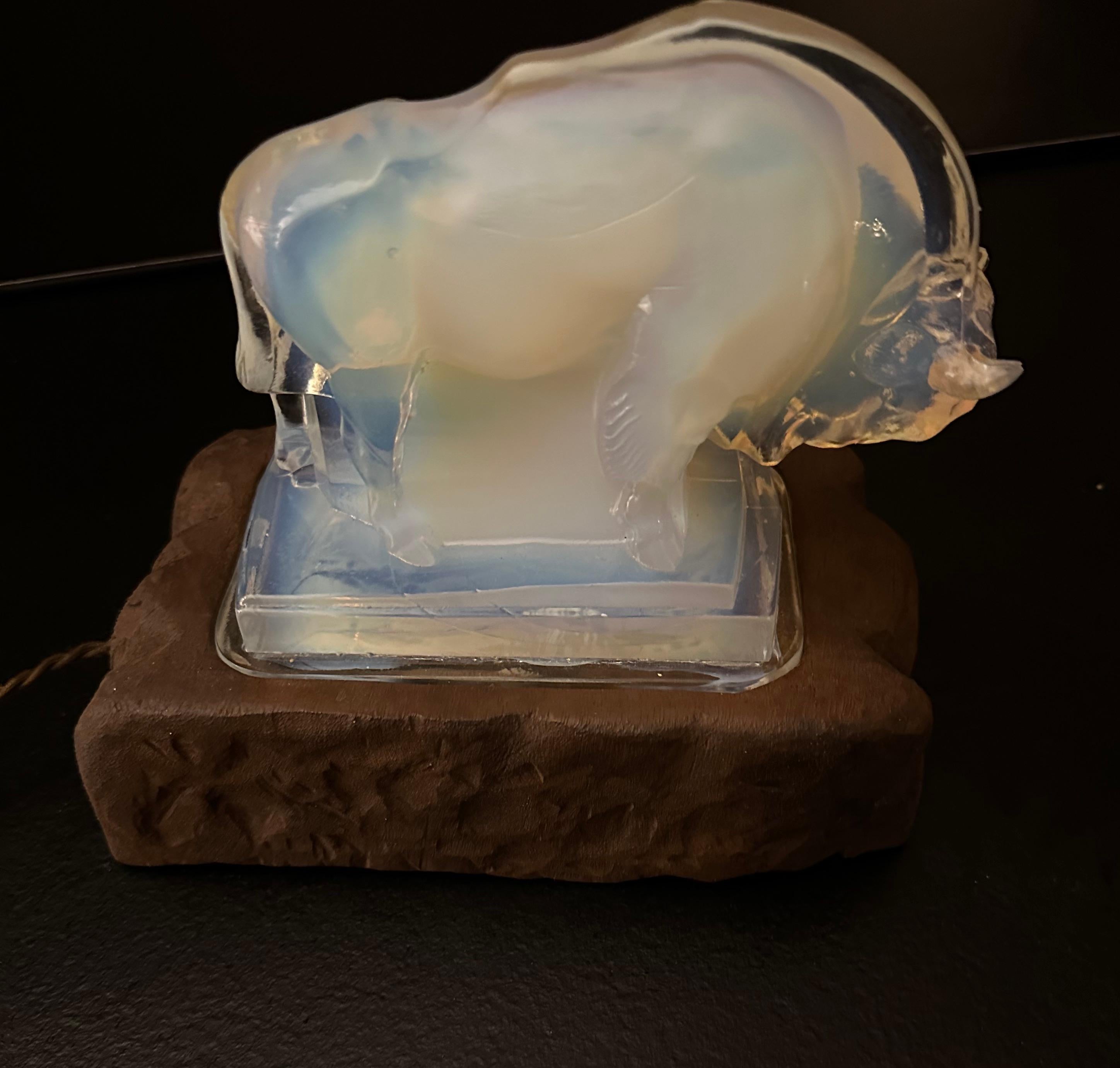 French Art Deco Opalescent Glass Table or Desk Lamp with Stylish Bison Sculpture For Sale 7