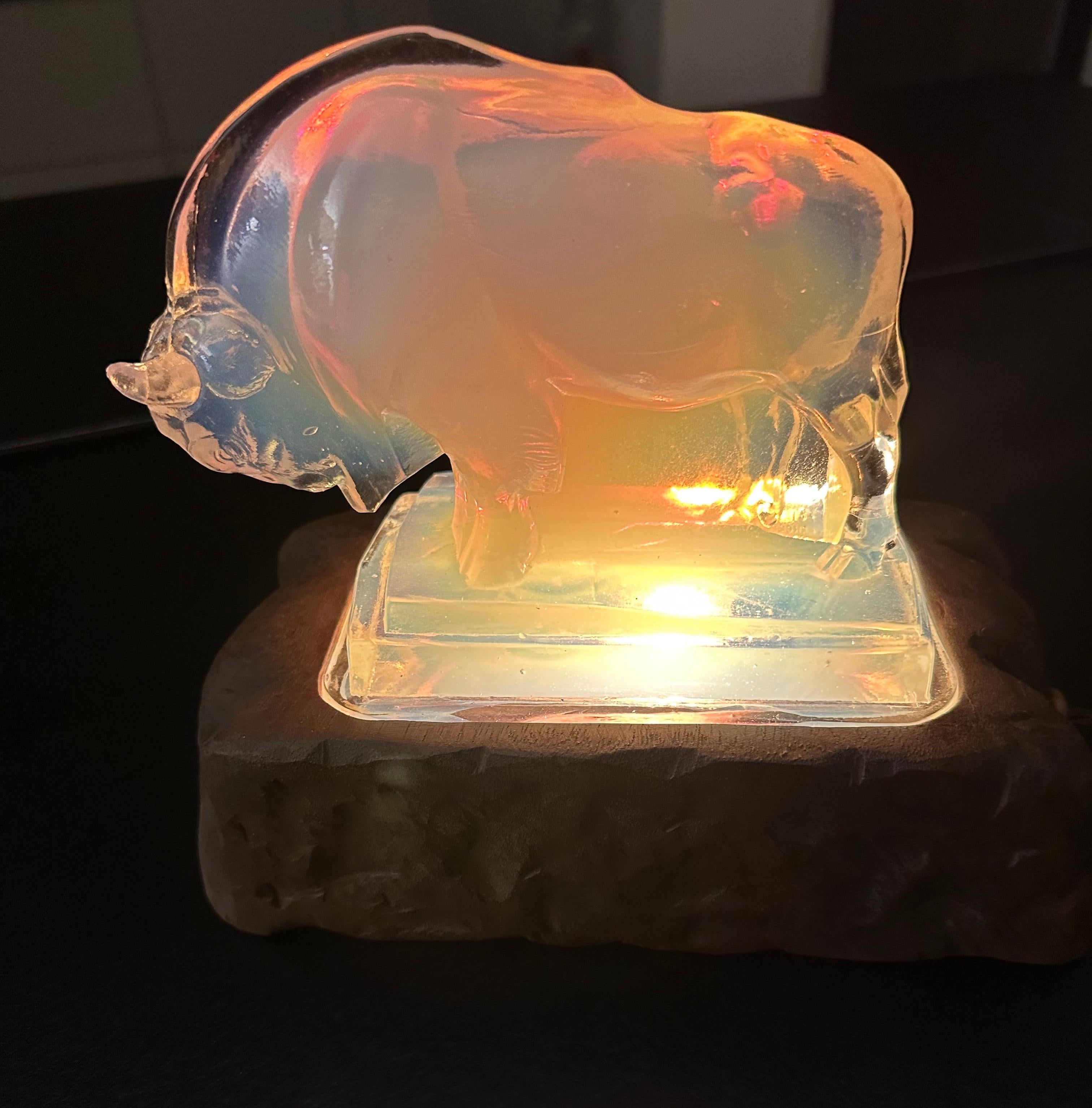 French Art Deco Opalescent Glass Table or Desk Lamp with Stylish Bison Sculpture For Sale 8