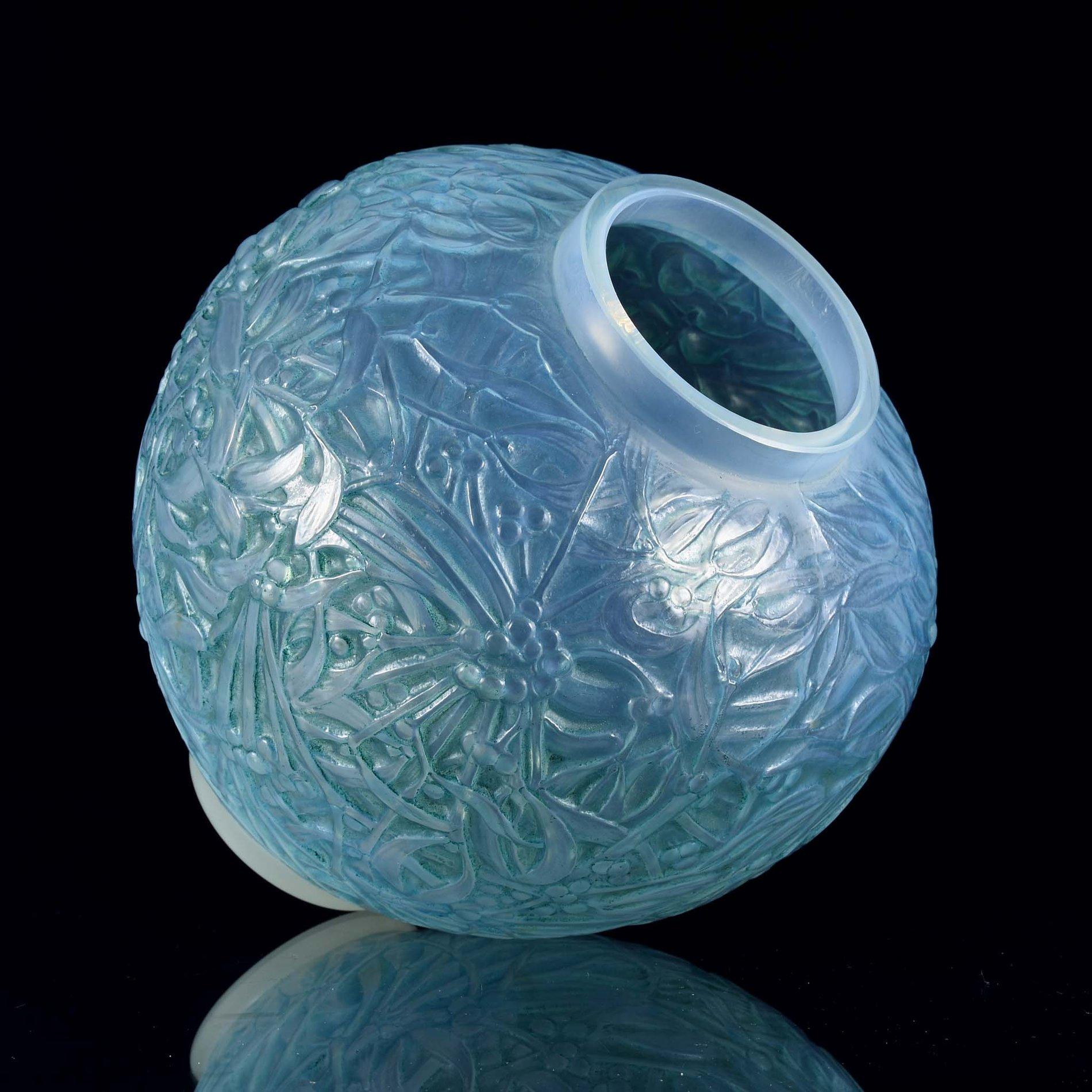 Mid-20th Century French Art Deco Opalescent Glass Vase 