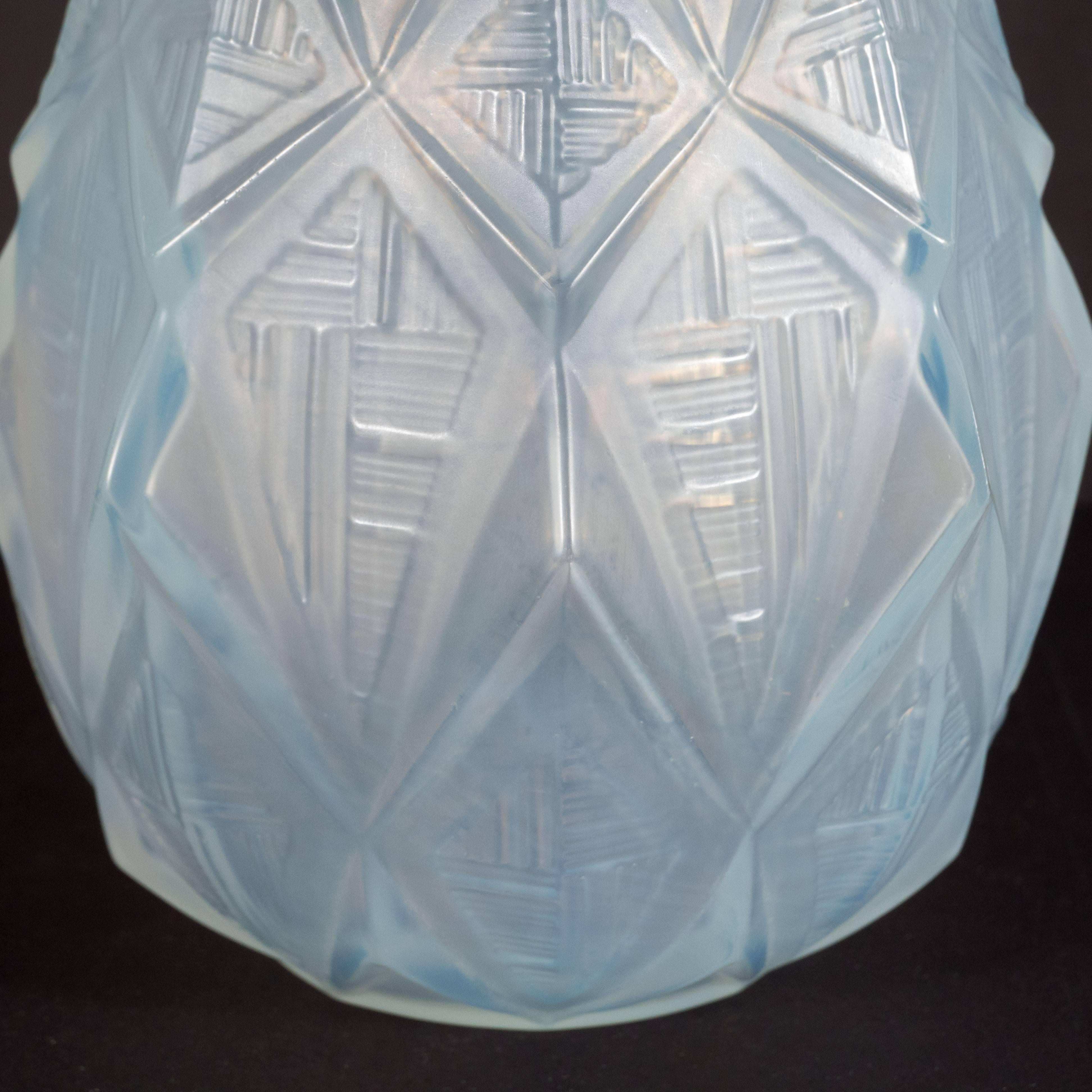 French Art Deco Opalescent Glass Vase with Raised Geometric Patterns by Sabino In Excellent Condition In New York, NY
