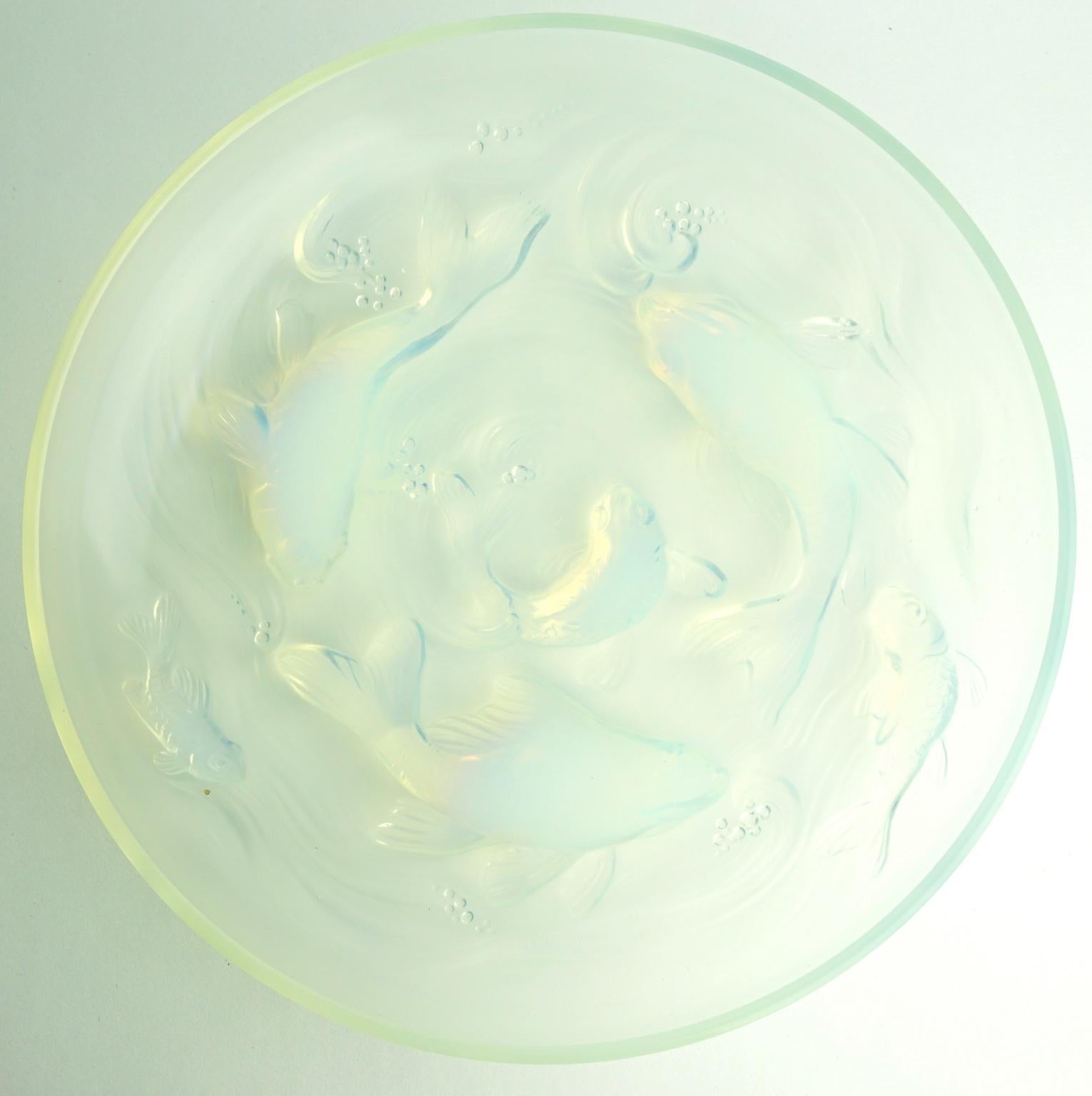 Mid-20th Century French Art Deco Opalescent Pressed Glass Bowl with Fish For Sale