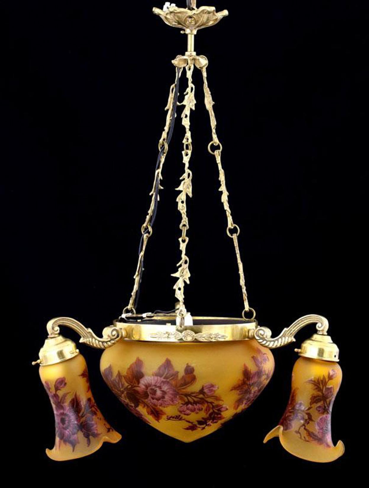 French Art Deco or Art Nouveau Amber and Pink Glass Gilt Chandelier Signed Gallé In Good Condition In Coimbra, PT