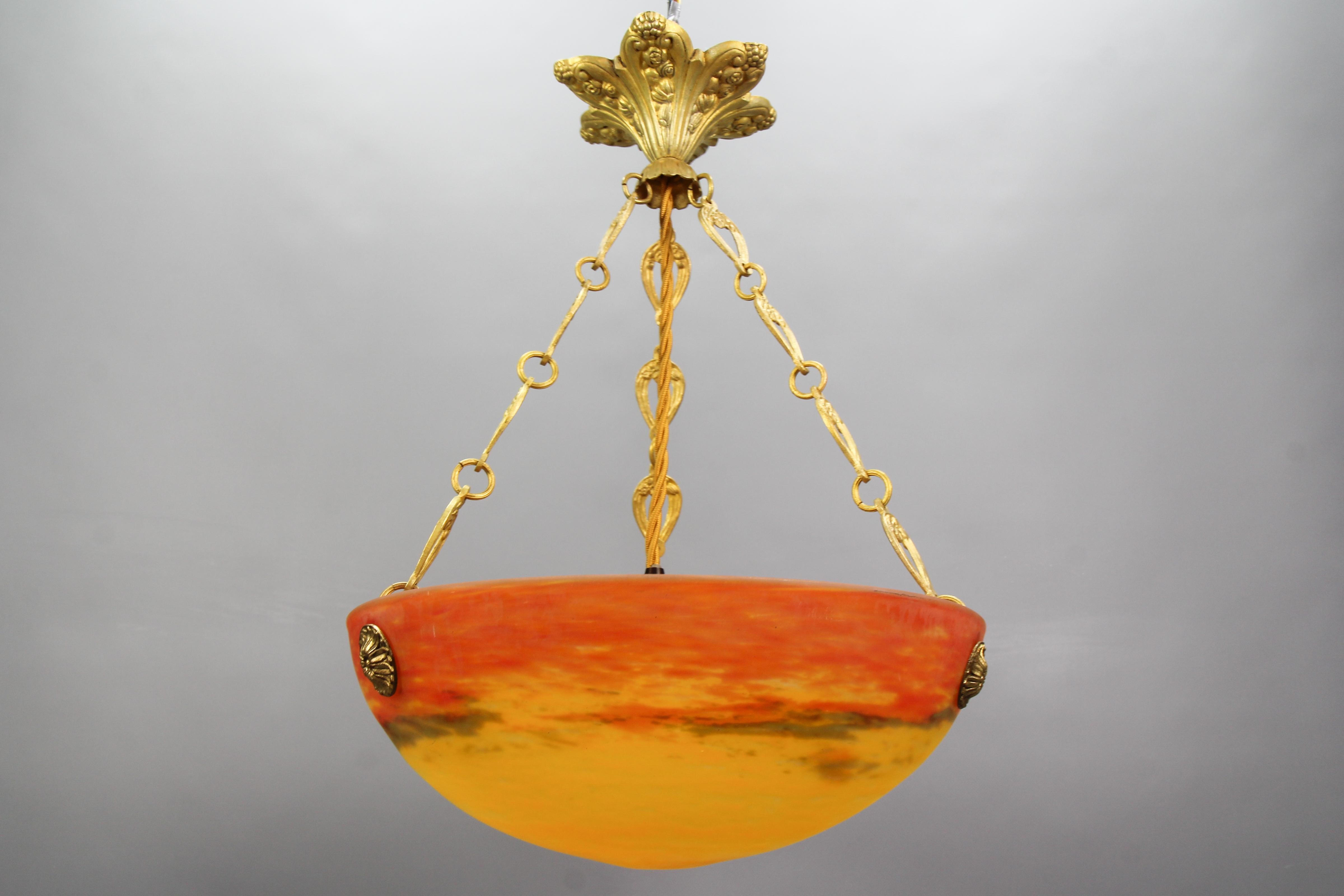 Orangefarbene französische Art-Déco-Hängeleuchte von G.V. de Croismare, Muller Frères, 1920er Jahre 4