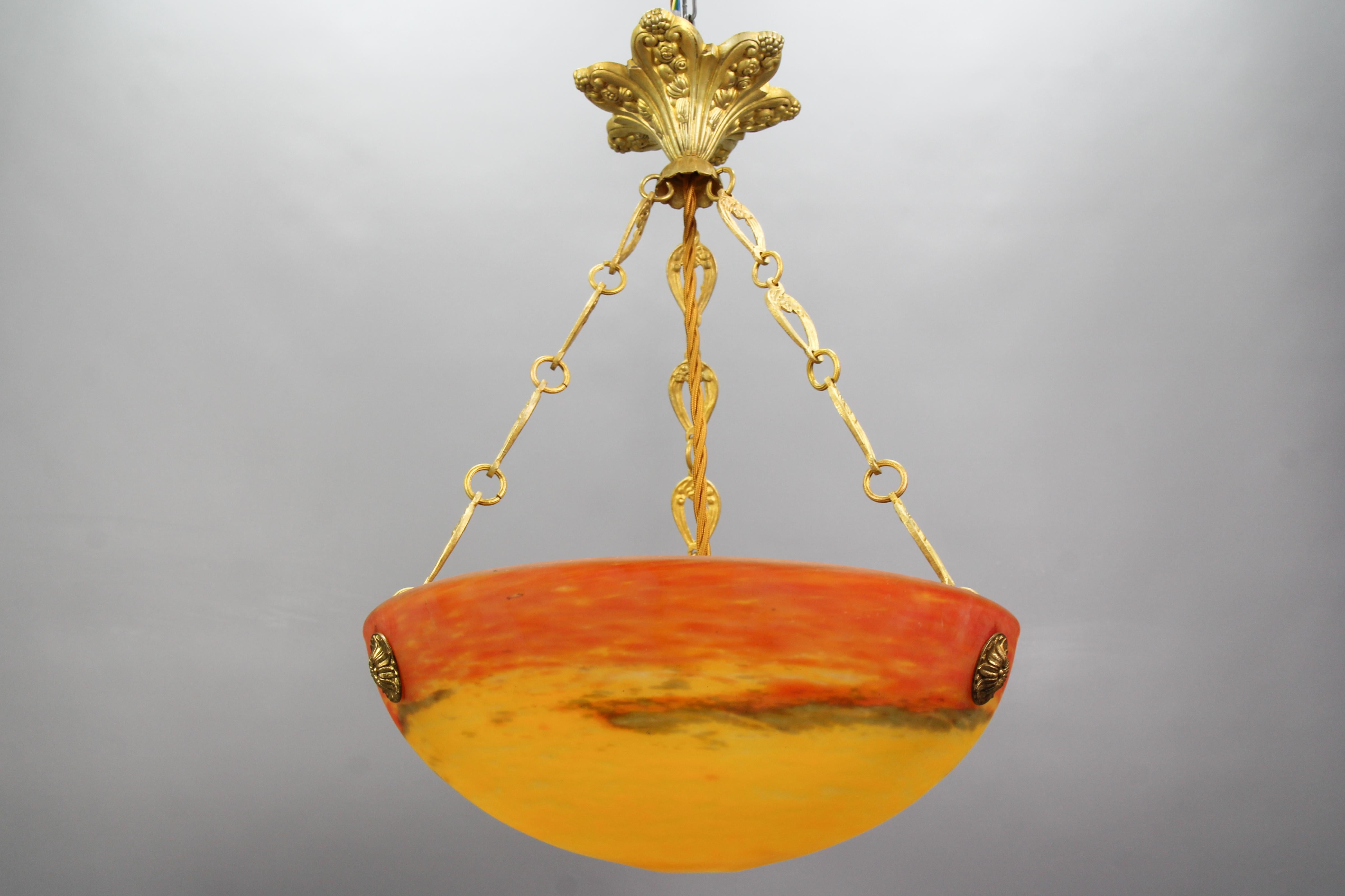 Orangefarbene französische Art-Déco-Hängeleuchte von G.V. de Croismare, Muller Frères, 1920er Jahre 11