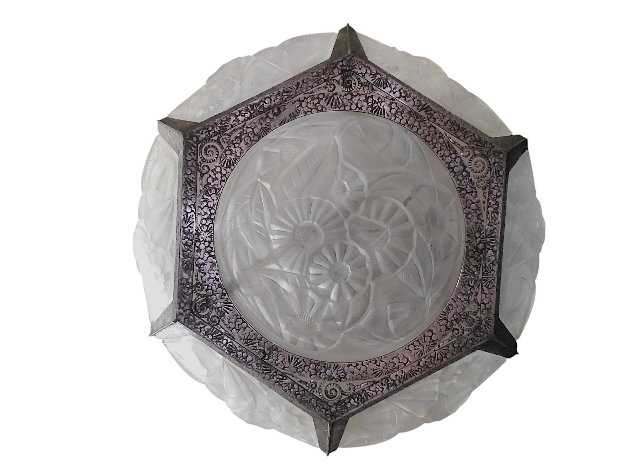 Lustre Art Déco original en verre dépoli à 6 panneaux signé Degué en vente 3