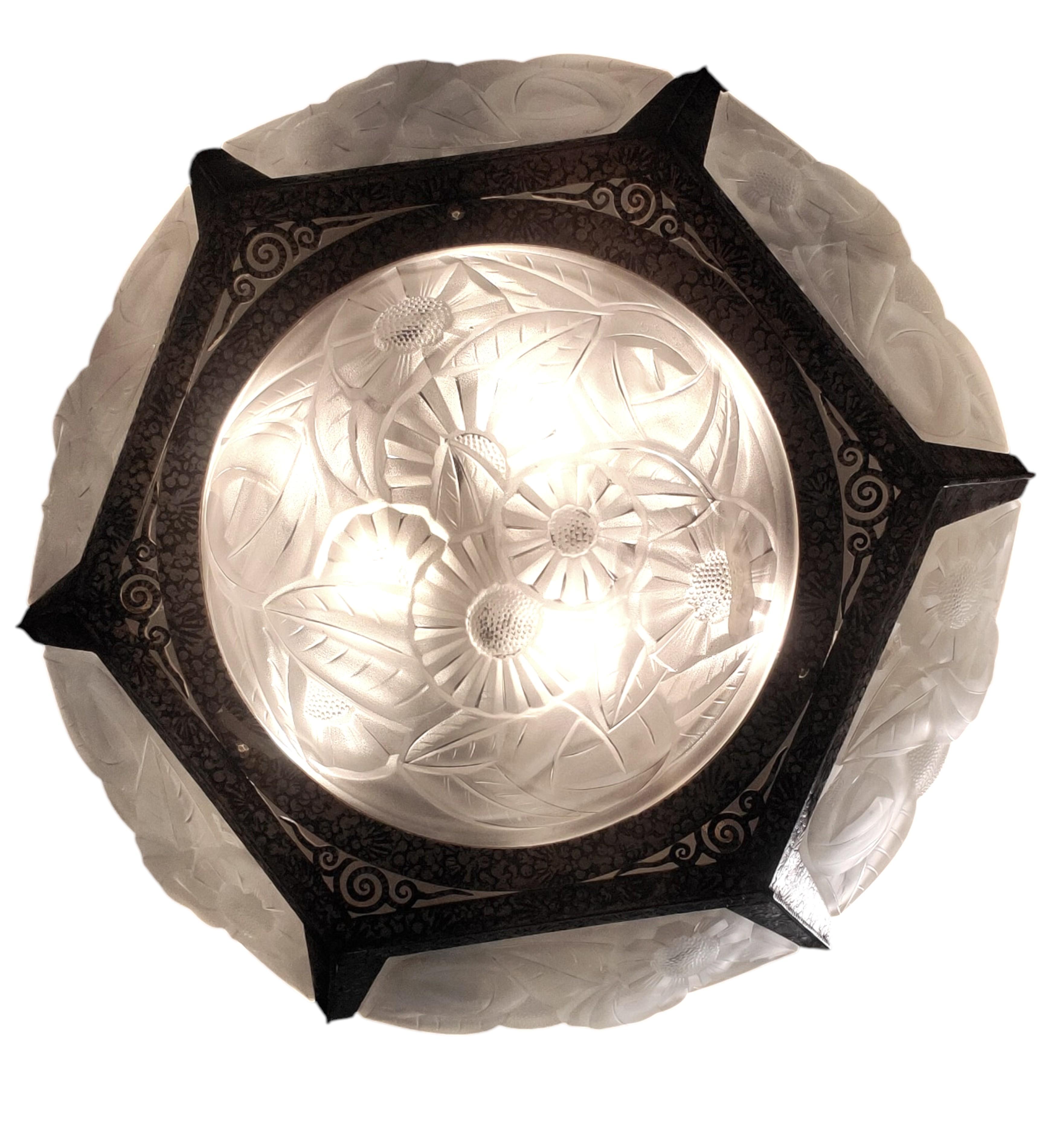 Lustre Art Déco original en verre dépoli à 6 panneaux signé Degué en vente 4