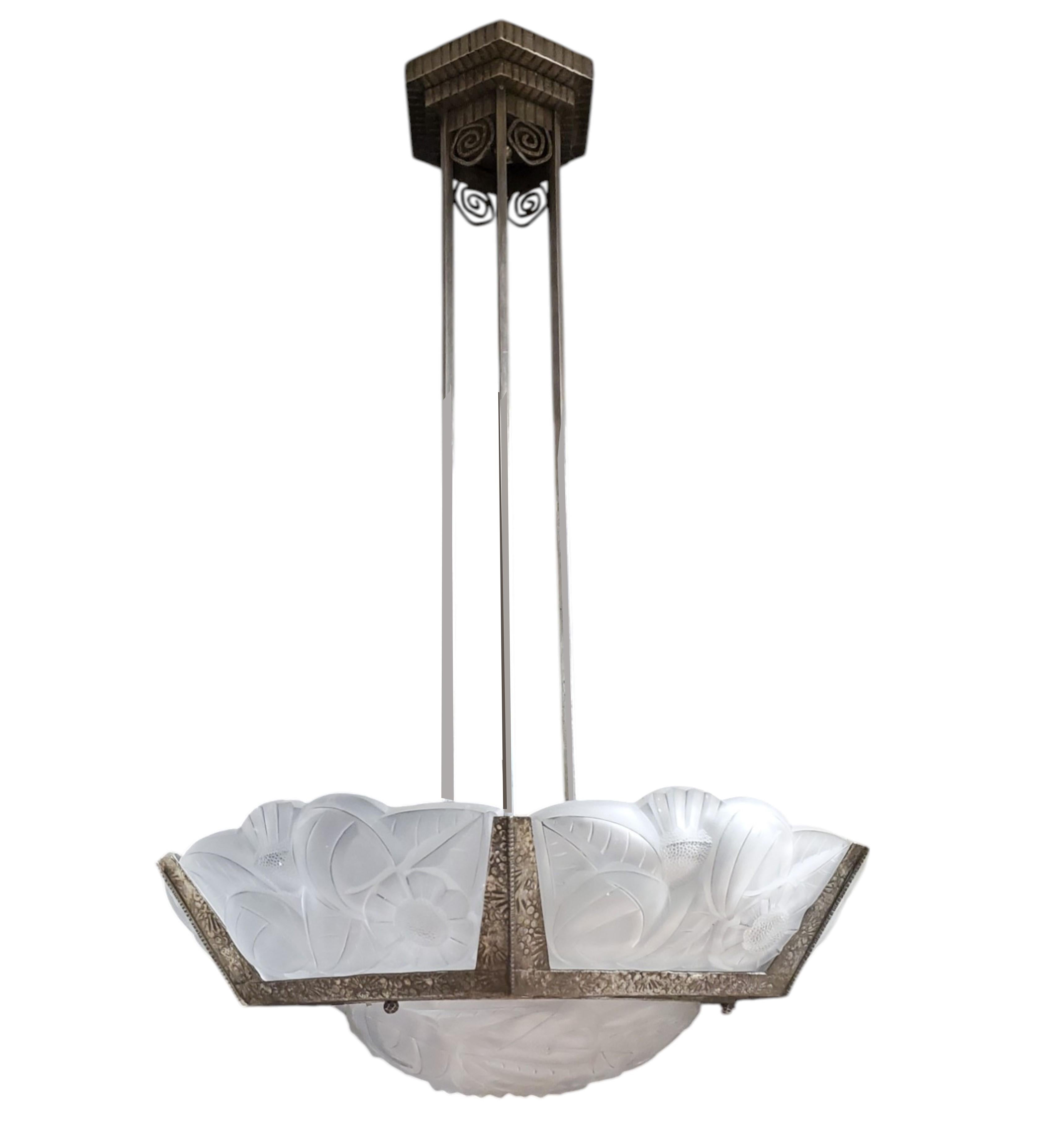 Lustre Art Déco original en verre dépoli à 6 panneaux signé Degué en vente 5