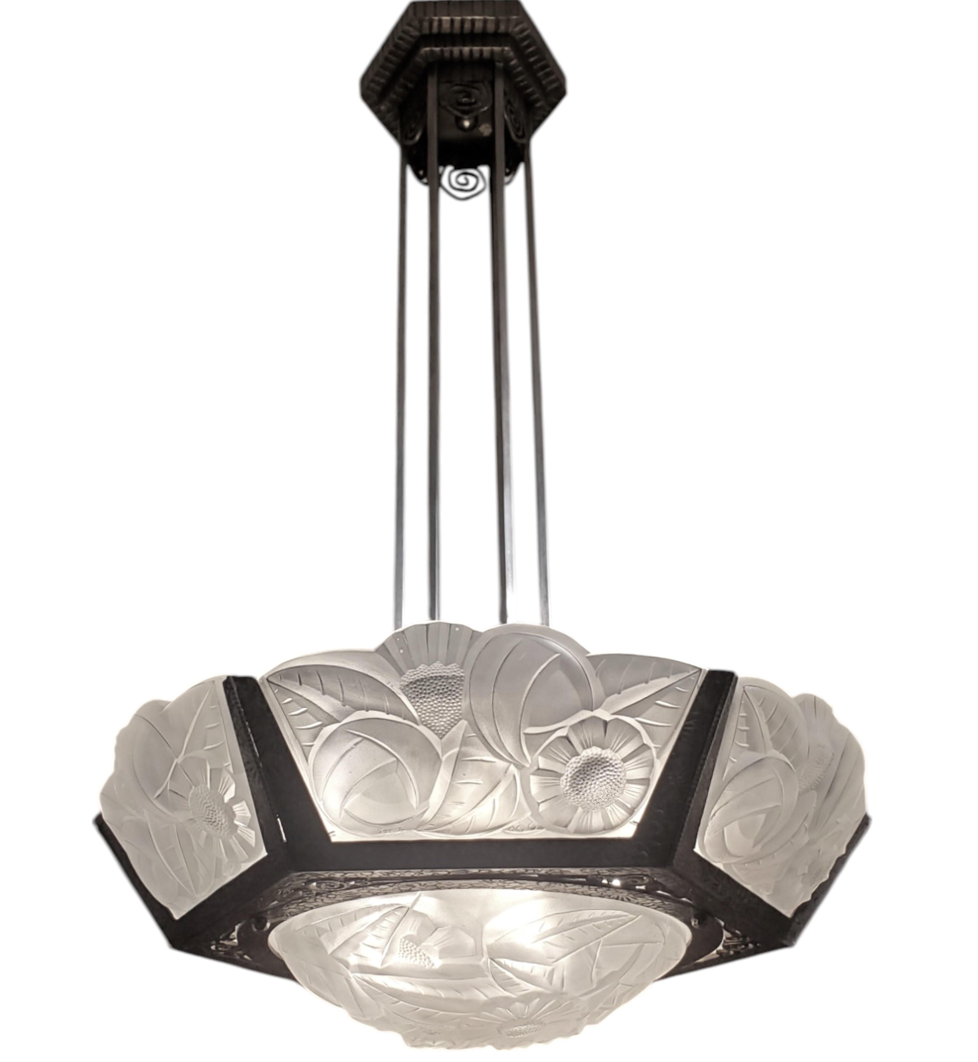Lustre Art Déco original en verre dépoli à 6 panneaux signé Degué en vente 7