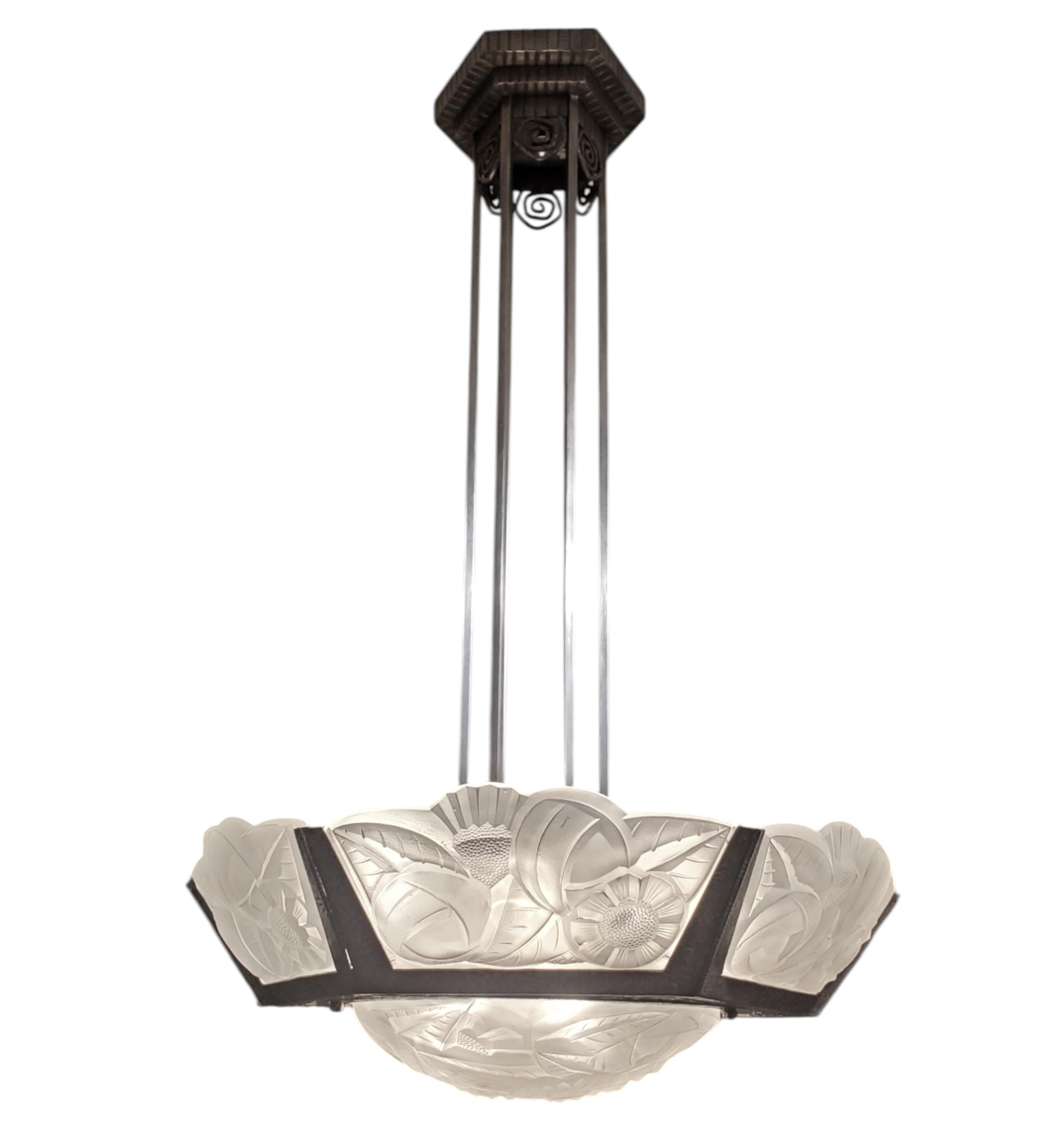 Lustre Art Déco original en verre dépoli à 6 panneaux signé Degué en vente 8