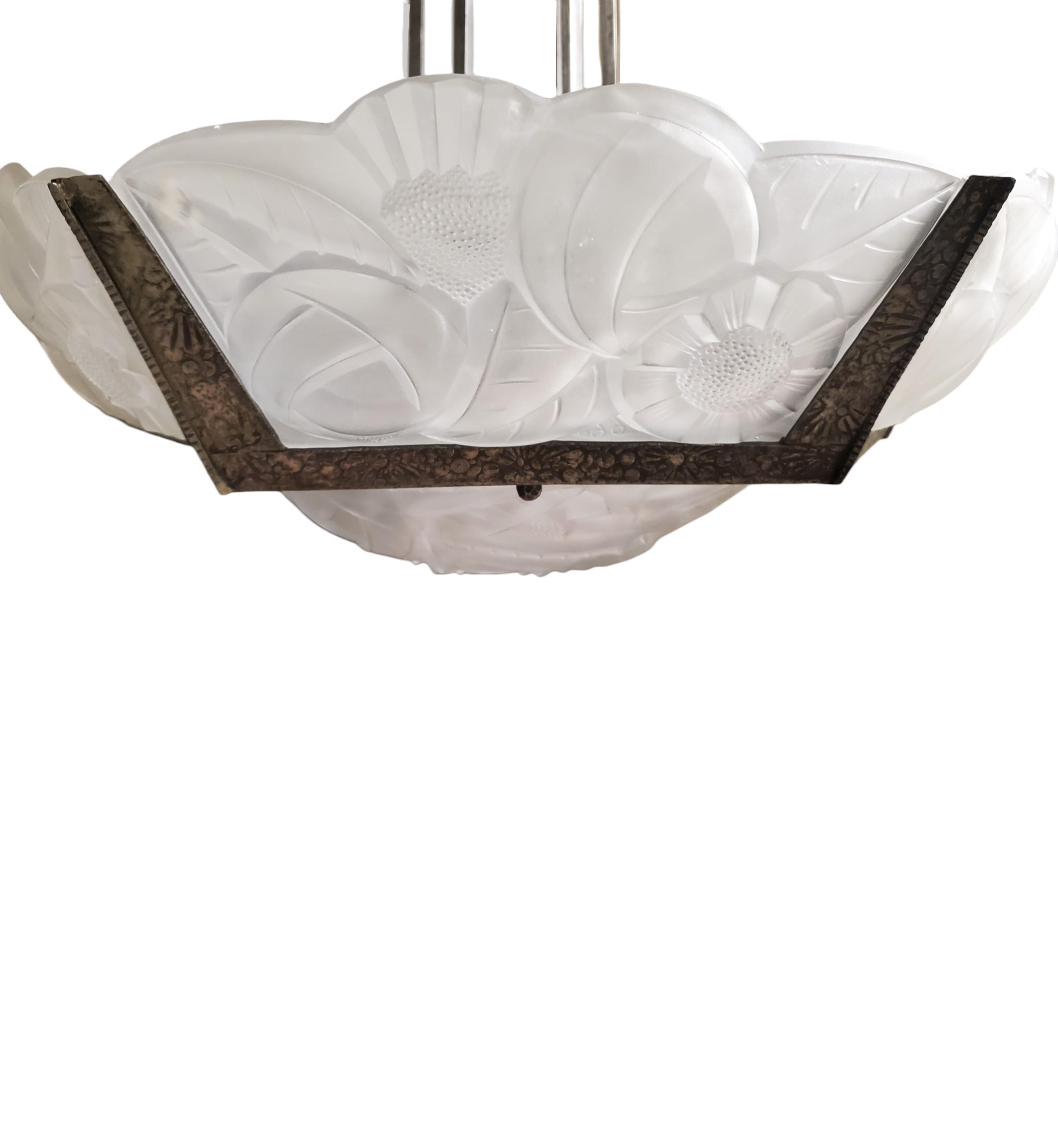 Lustre Art Déco original en verre dépoli à 6 panneaux signé Degué en vente 9