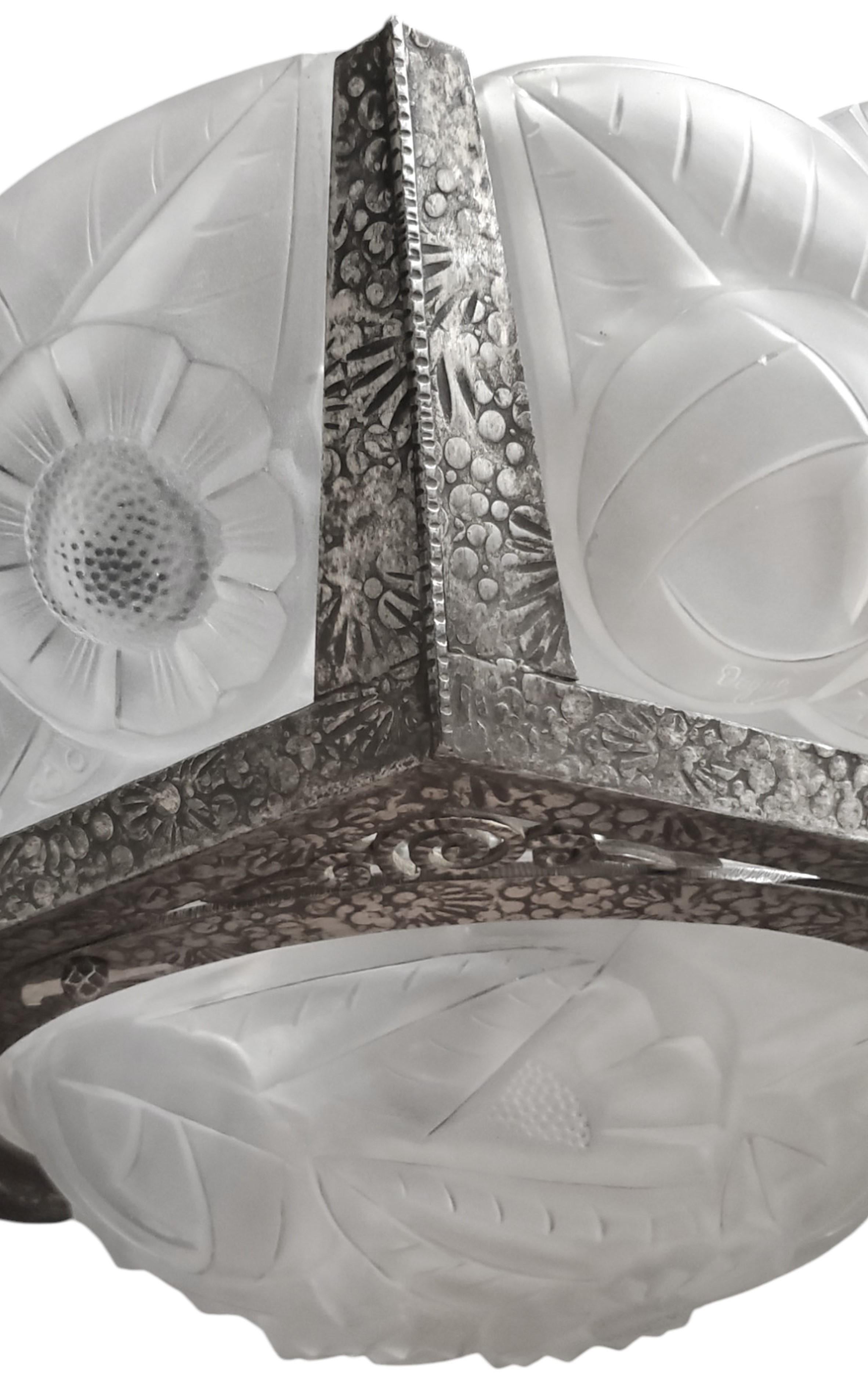 20ième siècle Lustre Art Déco original en verre dépoli à 6 panneaux signé Degué en vente