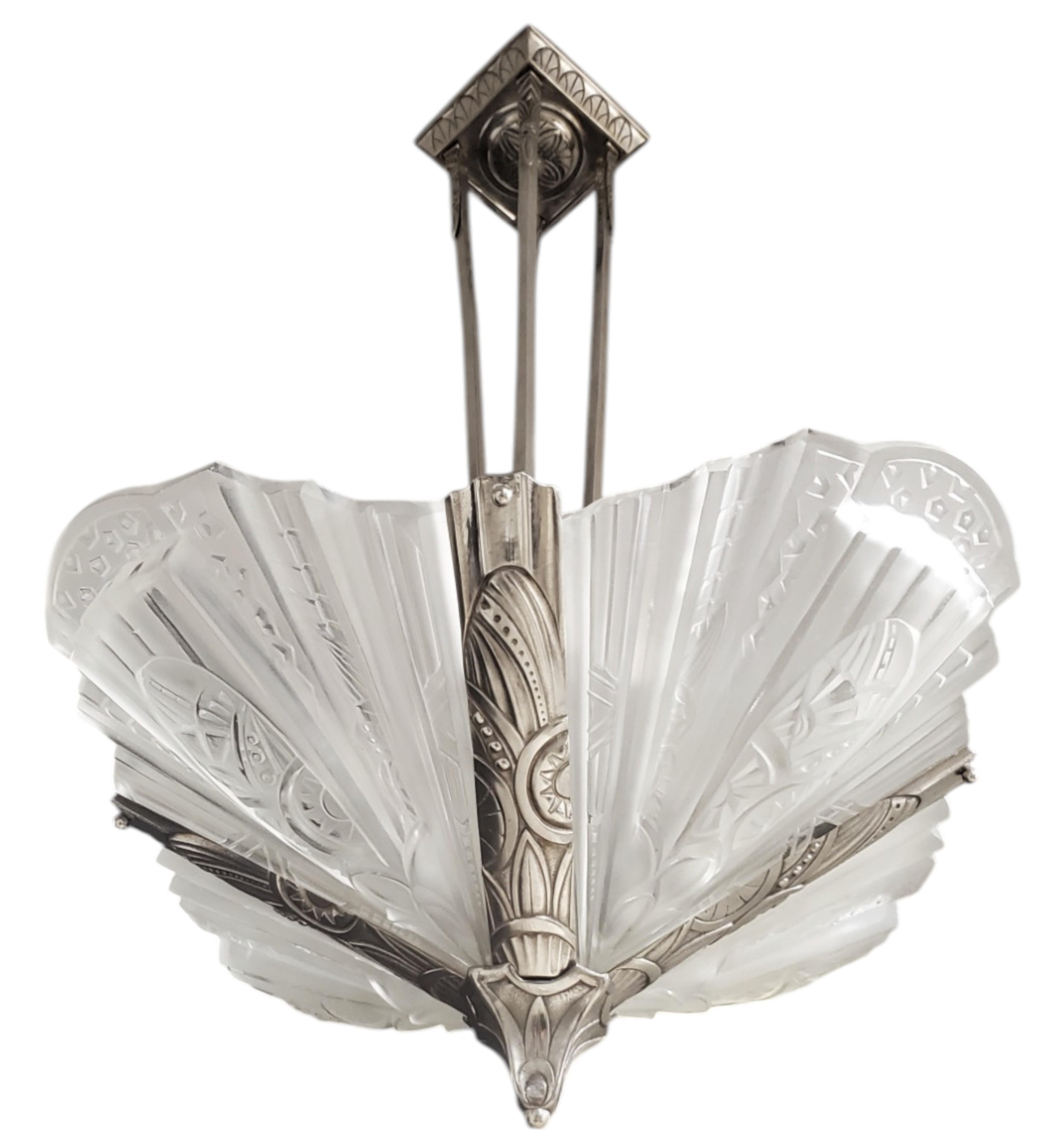 Französisch Art Deco original mattiert Kunstglas Nickel Kronleuchter unterzeichnet Frontisi im Angebot 4