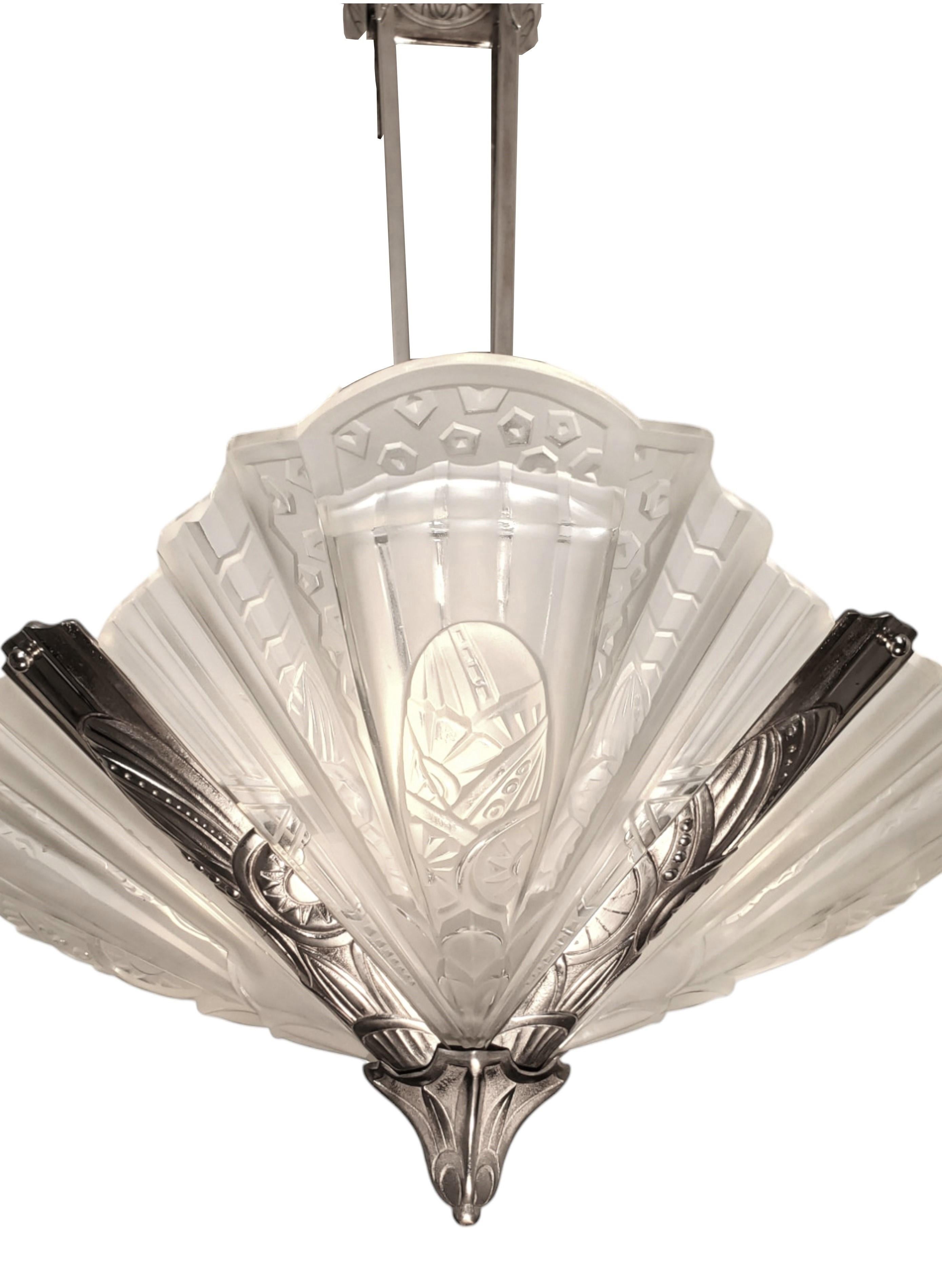 Französisch Art Deco original mattiert Kunstglas Nickel Kronleuchter unterzeichnet Frontisi im Angebot 1