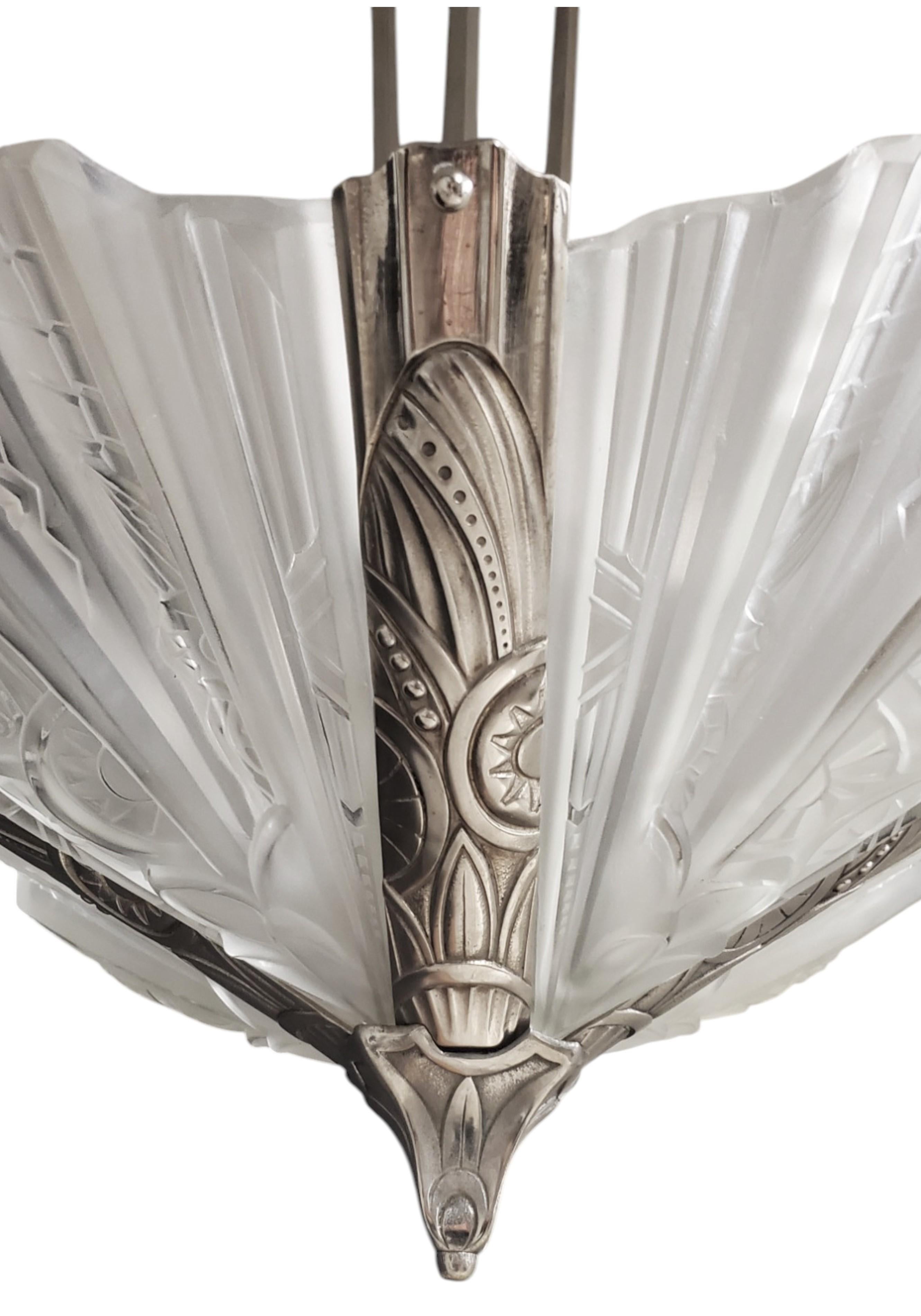 Französisch Art Deco original mattiert Kunstglas Nickel Kronleuchter unterzeichnet Frontisi im Angebot 2