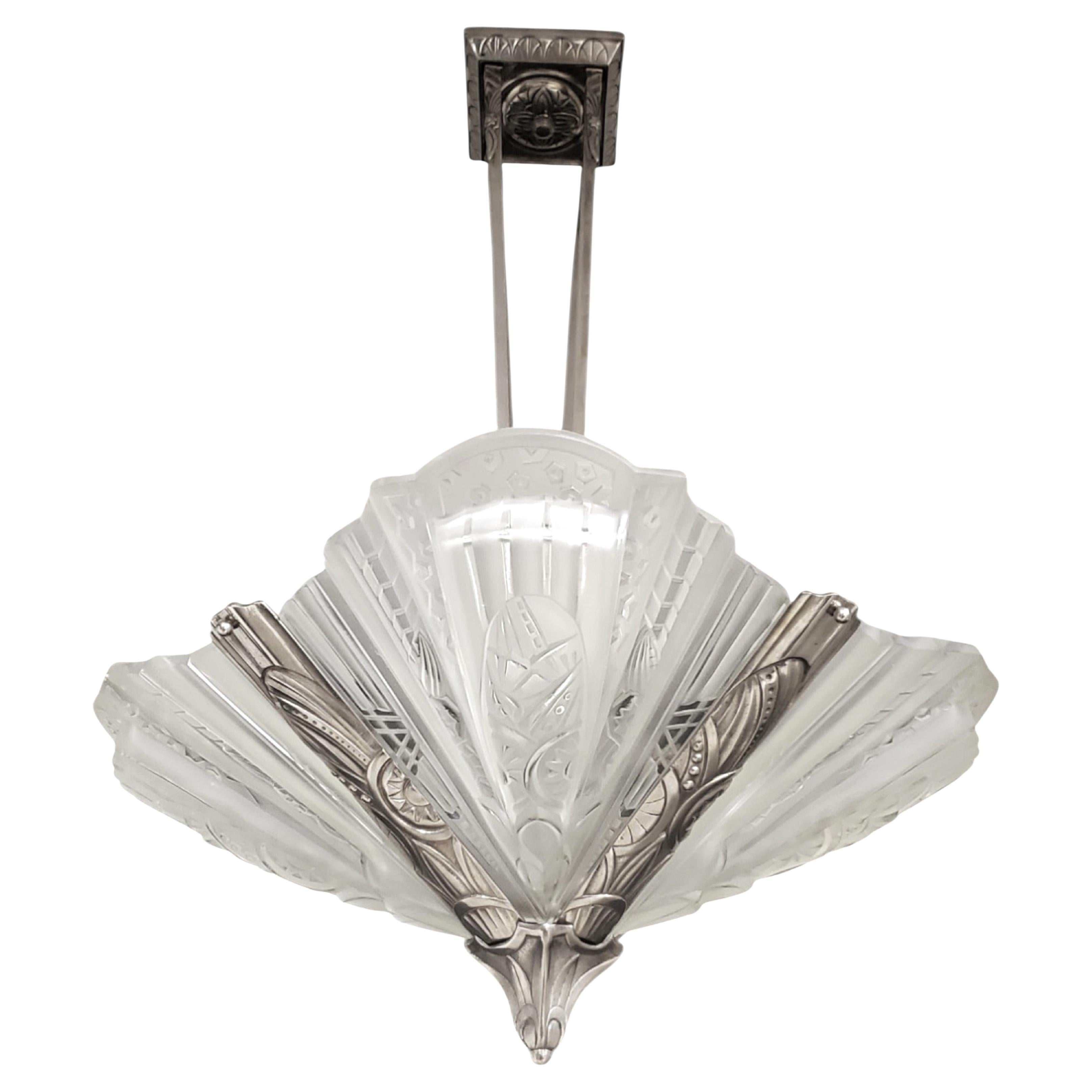 Französisch Art Deco original mattiert Kunstglas Nickel Kronleuchter unterzeichnet Frontisi im Angebot