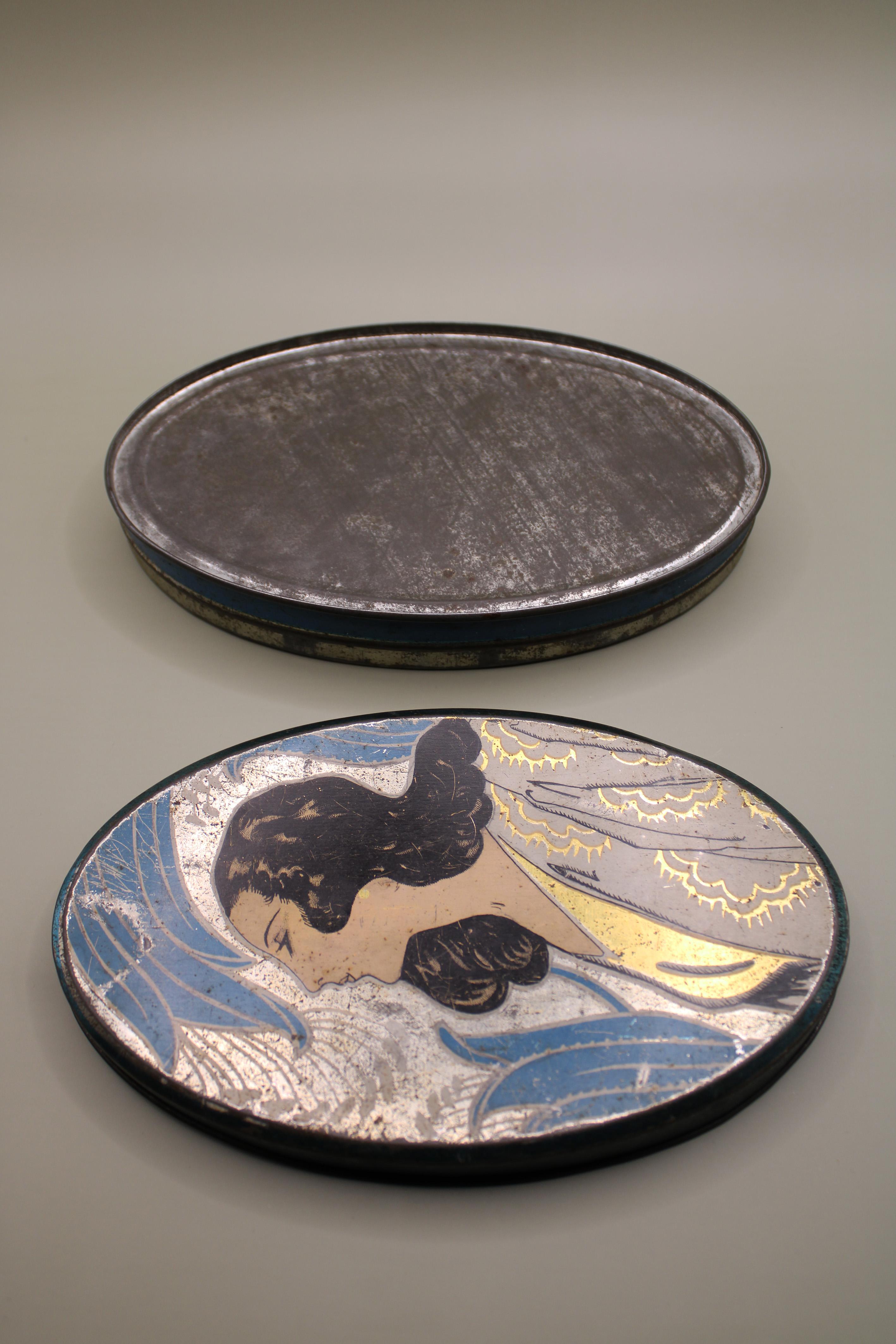 French Art Deco Oval Advertising Box Chocolate Tin 1930's France For Sale 4