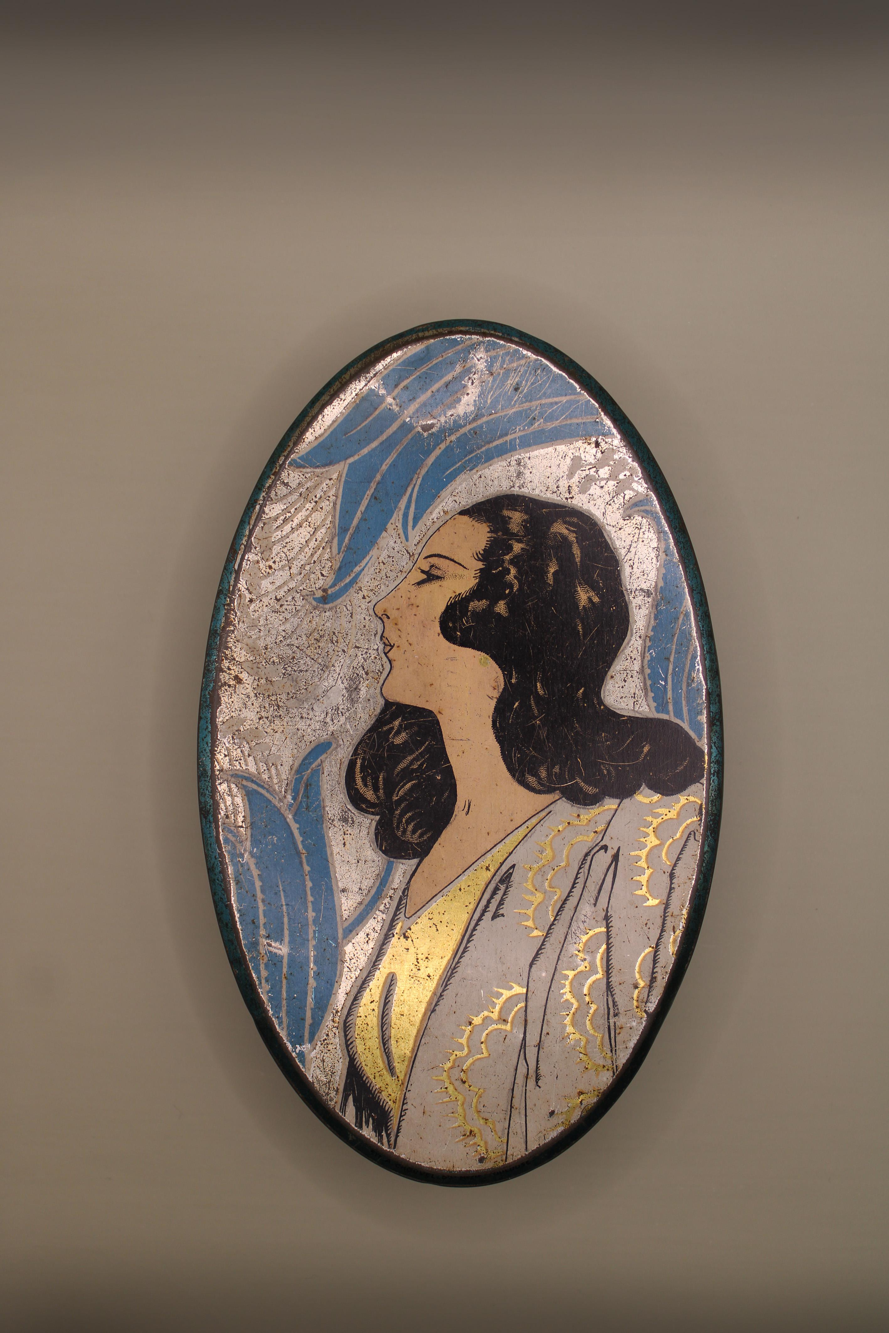 Hand-Crafted French Art Deco Oval Advertising Box Chocolate Tin 1930's France For Sale