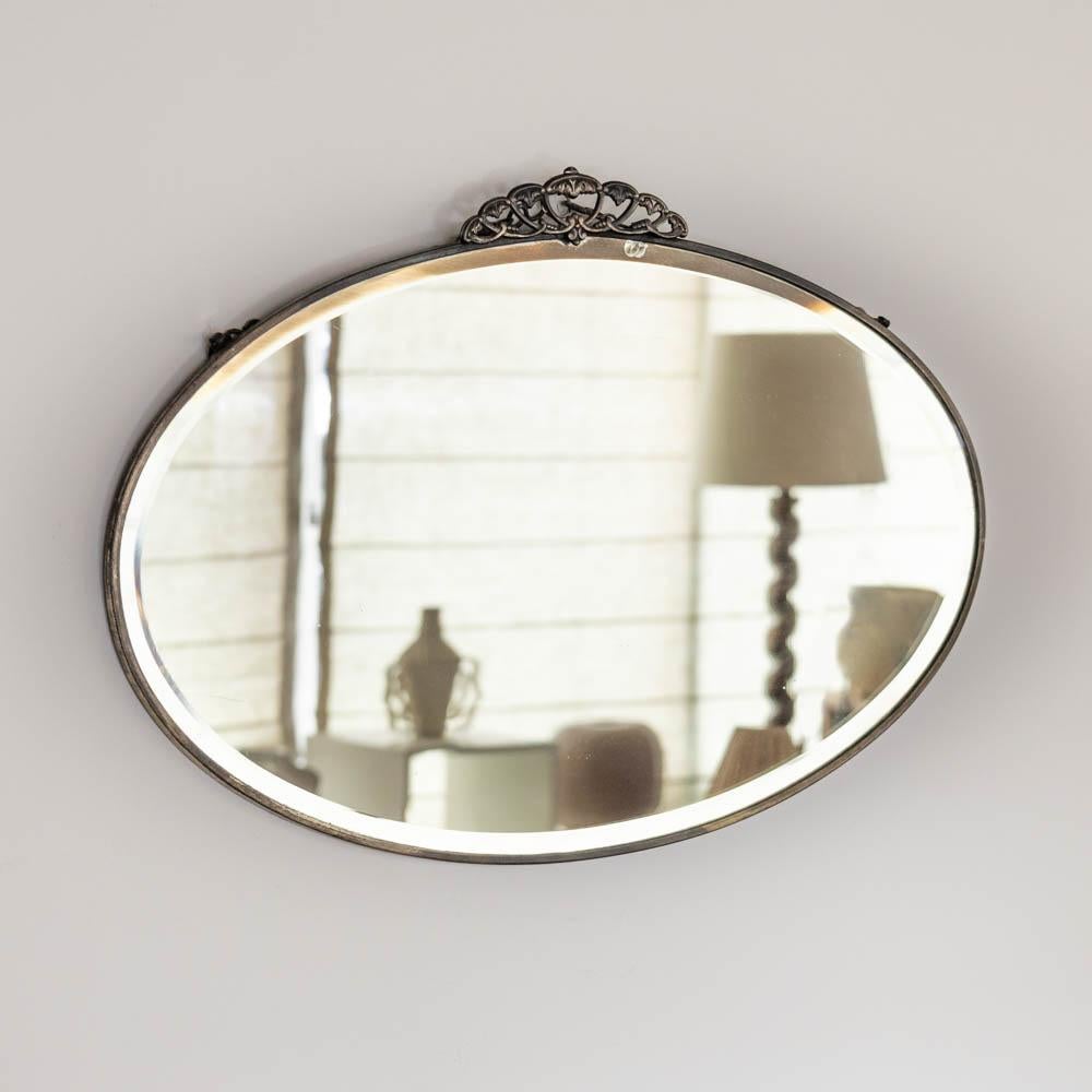 Specchio ovale francese Art Deco Mirror In condizioni buone in vendita a Los Angeles, CA